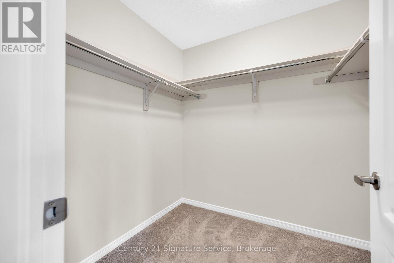 Walk in closet in primary bedroo - 9 - 8273 Tulip Tree Drive, Niagara Falls, ON