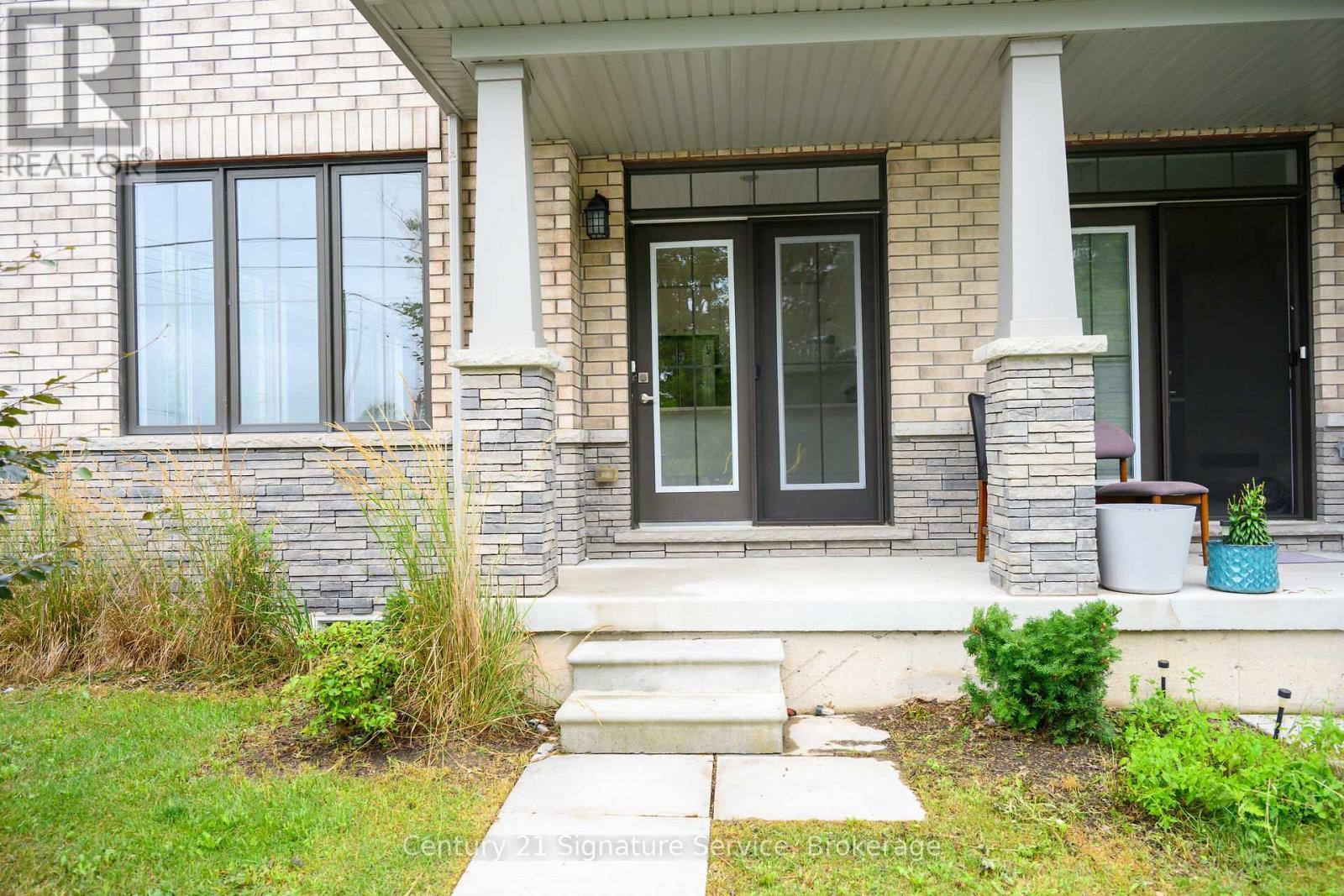 View from fence of garden door entry to kitchen - 9 - 8273 Tulip Tree Drive, Niagara Falls, ON