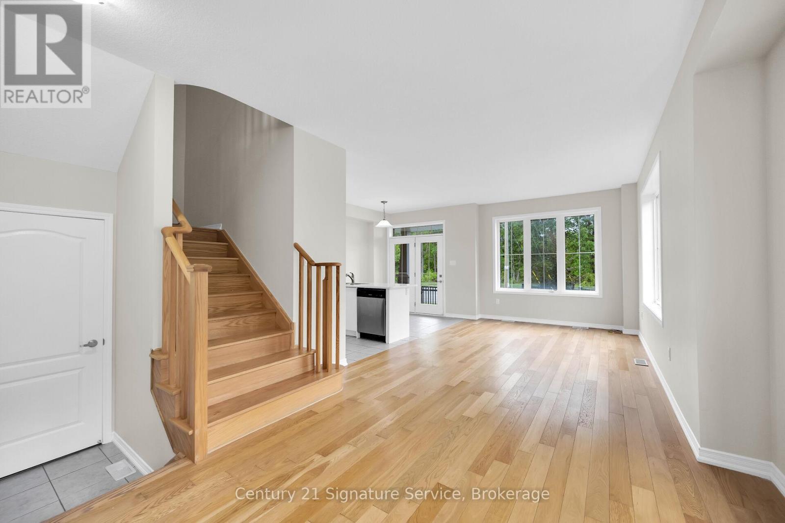 Hard wood floors, open concept, lots of light - 9 - 8273 Tulip Tree Drive, Niagara Falls, ON