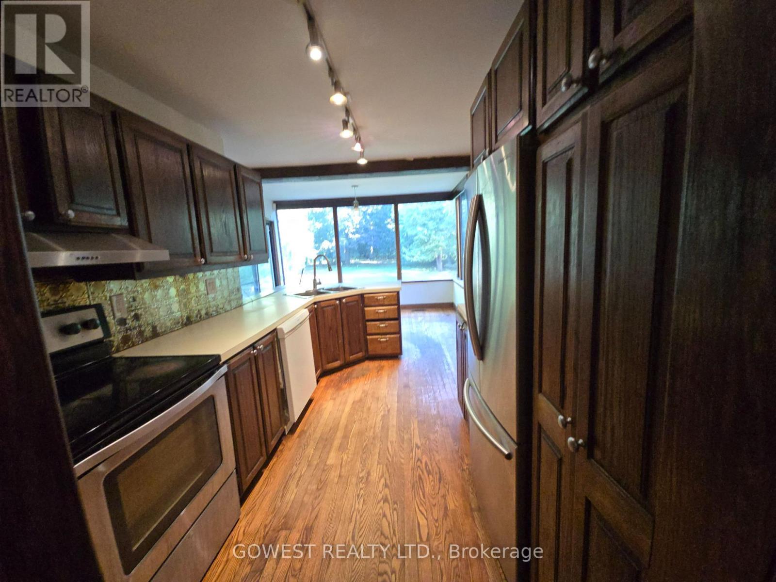 62 Pinewood Trail, Mississauga, ON - Indoor Photo Showing Kitchen