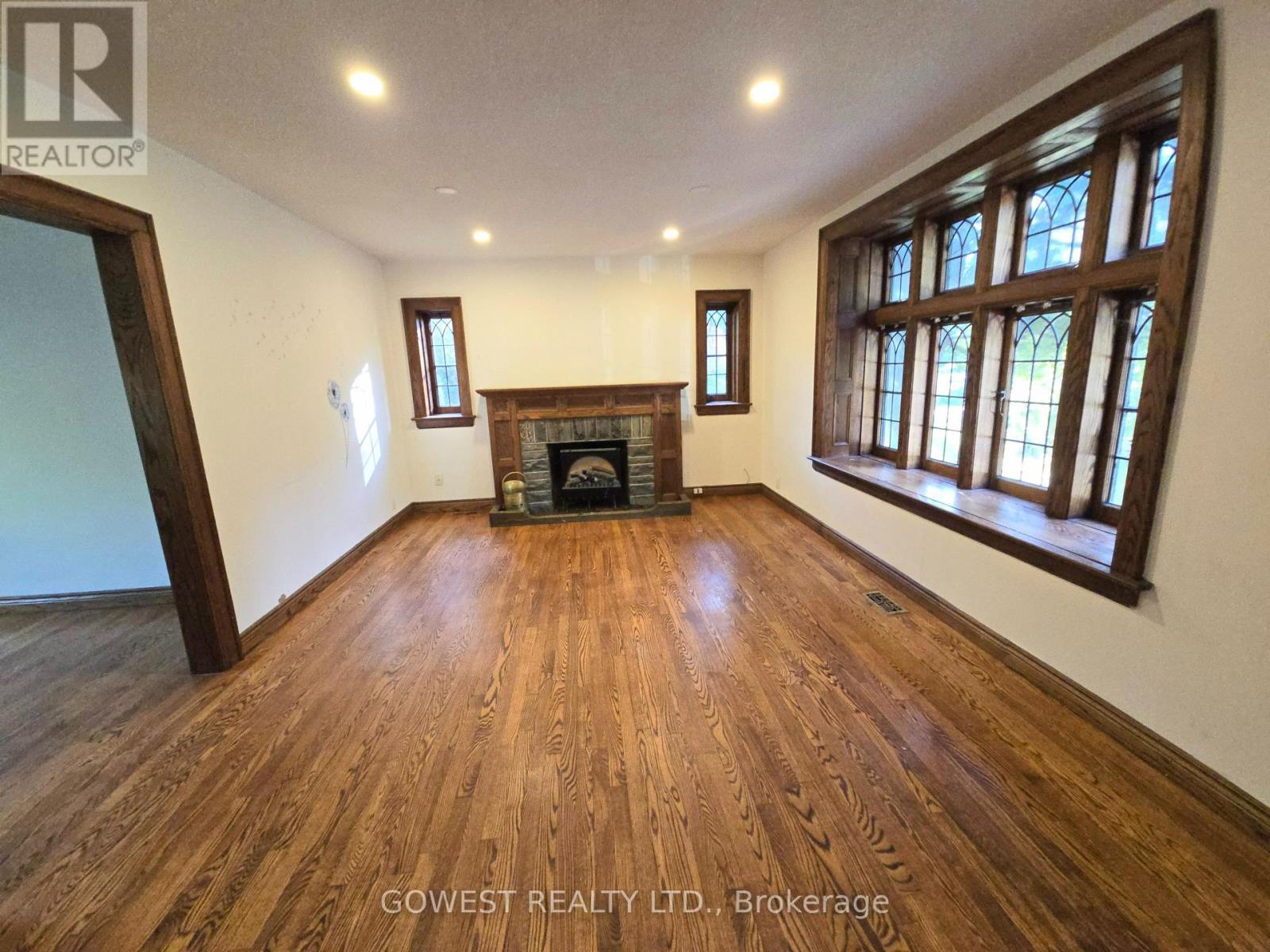 62 Pinewood Trail, Mississauga, ON - Indoor Photo Showing Other Room With Fireplace