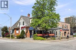 620 UNIVERSITY AVENUE West Windsor, ON N9A 5R5