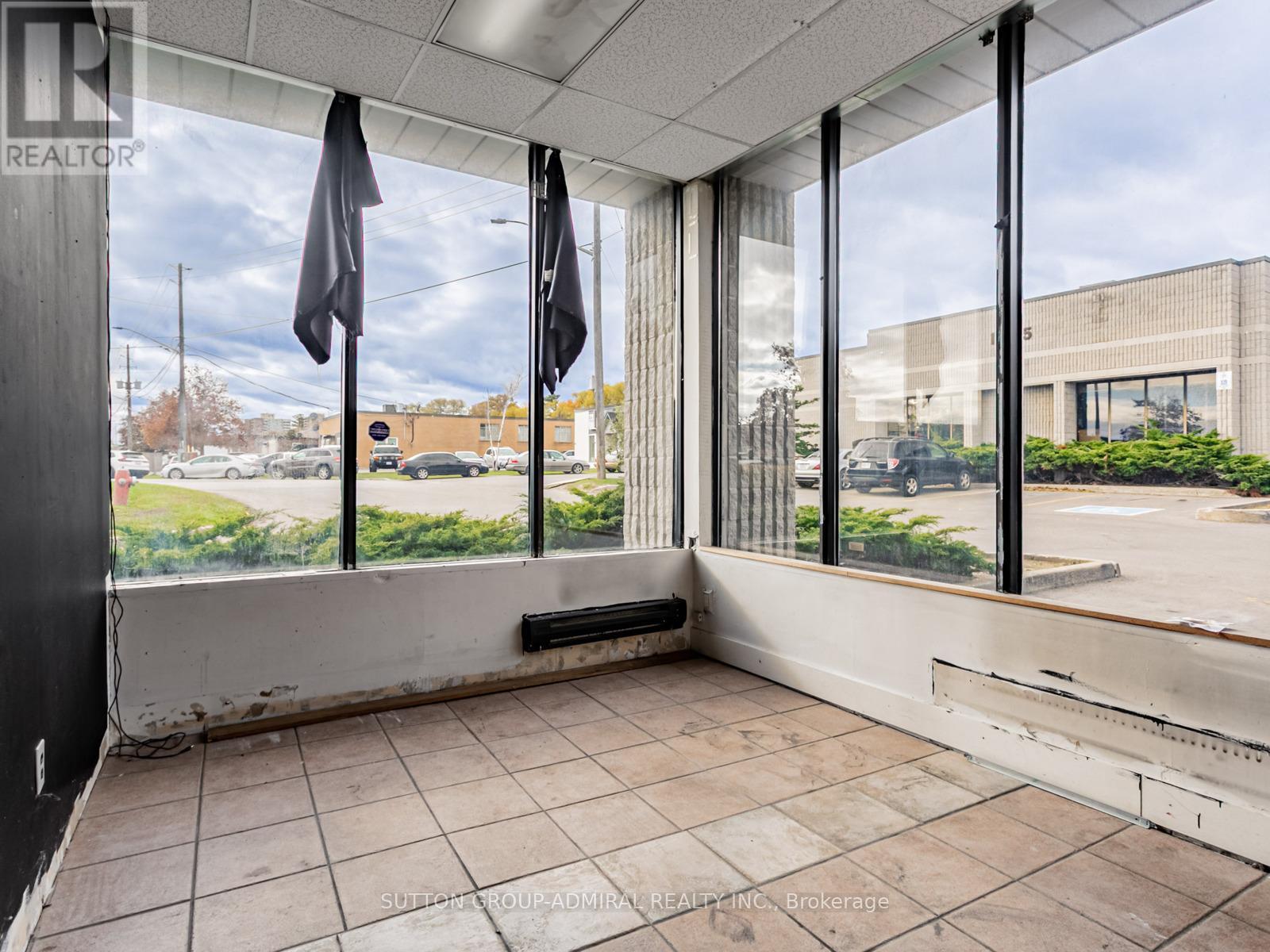 6 - 1606 Sedlescomb Drive, Mississauga, ON