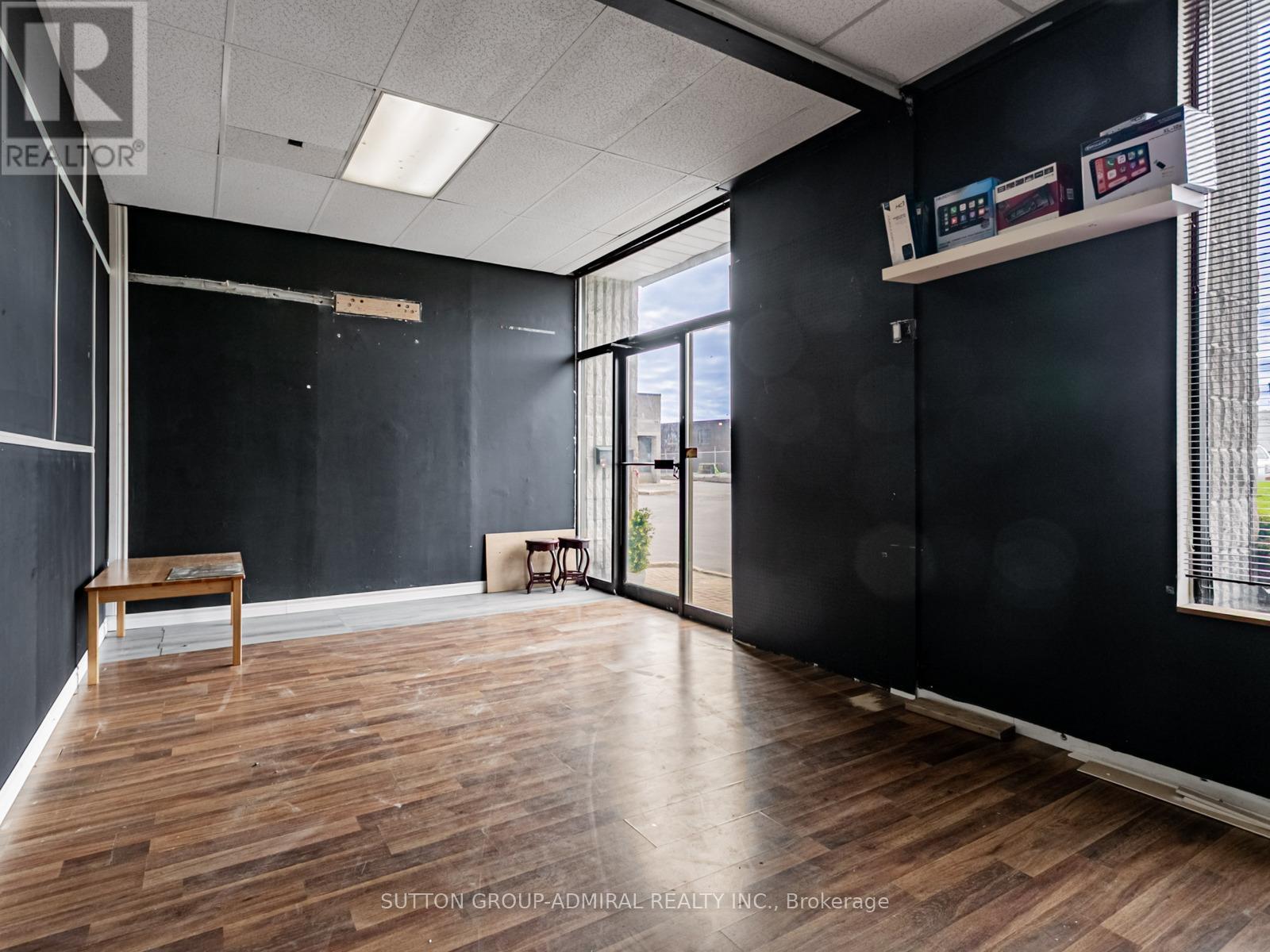 6 - 1606 Sedlescomb Drive, Mississauga, ON