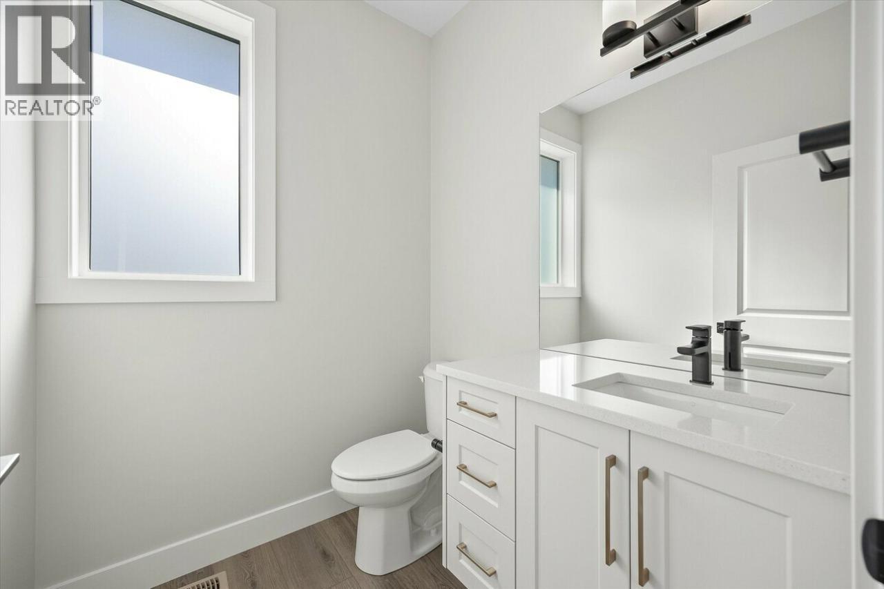 203 Whistler Place, Vernon, BC - Indoor Photo Showing Bathroom