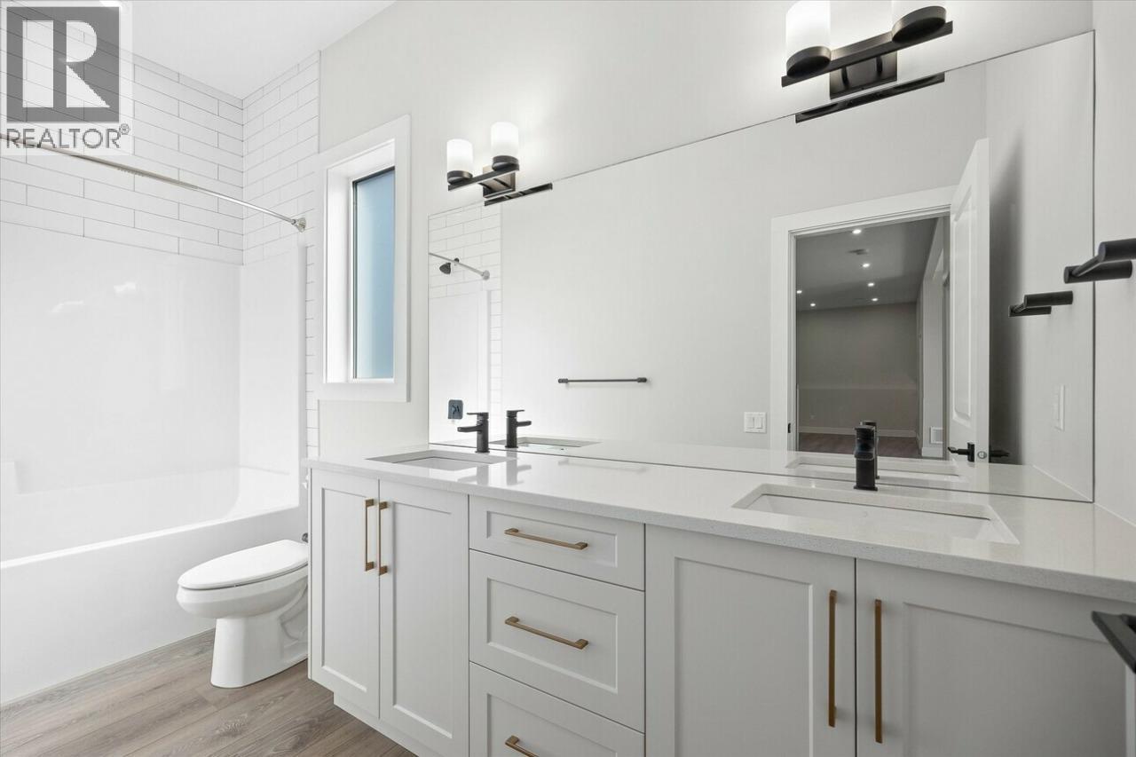 203 Whistler Place, Vernon, BC - Indoor Photo Showing Bathroom