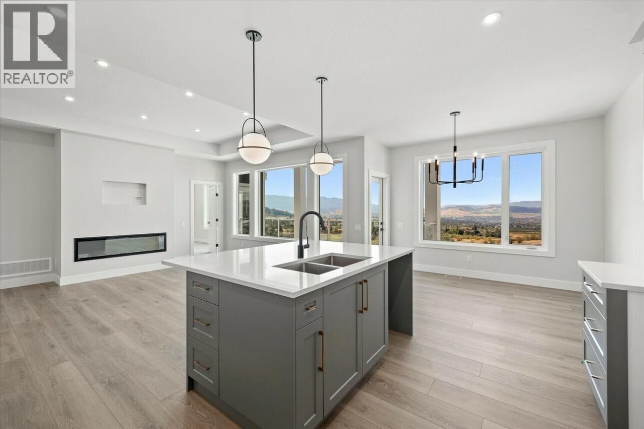 203 Whistler Place, Vernon, BC - Indoor Photo Showing Kitchen With Double Sink With Upgraded Kitchen