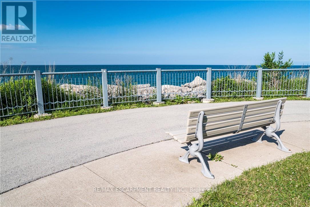 226 - 125 Shoreview Place, Hamilton, ON - Outdoor