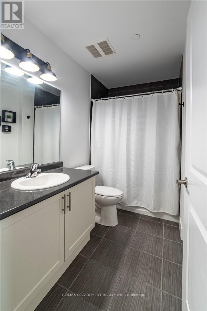 226 - 125 Shoreview Place, Hamilton, ON - Indoor Photo Showing Bathroom