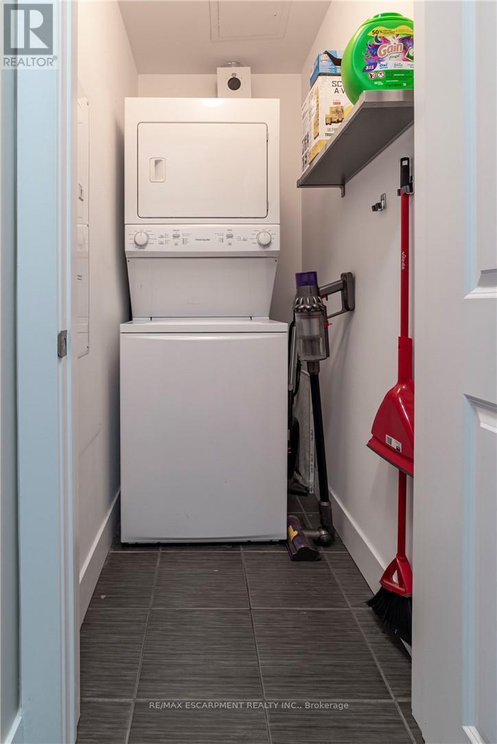 226 - 125 Shoreview Place, Hamilton, ON - Indoor Photo Showing Laundry Room