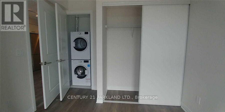 501 - 2301 Danforth Avenue, Toronto, ON - Indoor Photo Showing Laundry Room