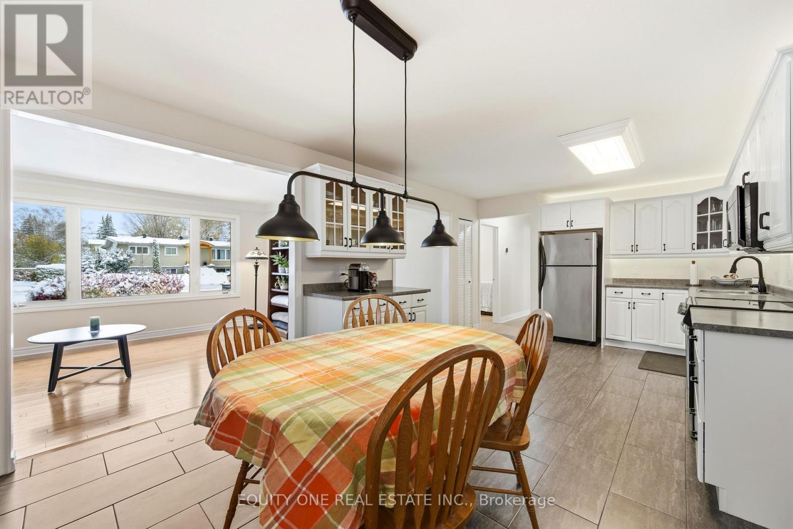 17 Savage Drive, Ottawa, ON - Indoor Photo Showing Dining Room