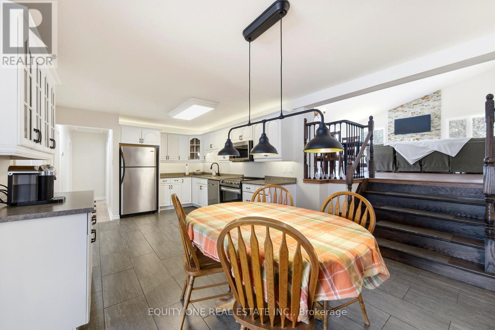 17 Savage Drive, Ottawa, ON - Indoor