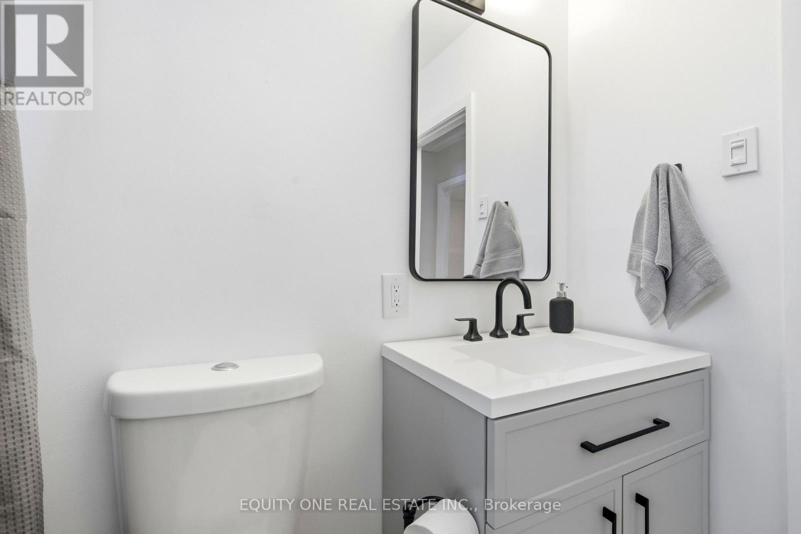 17 Savage Drive, Ottawa, ON - Indoor Photo Showing Bathroom