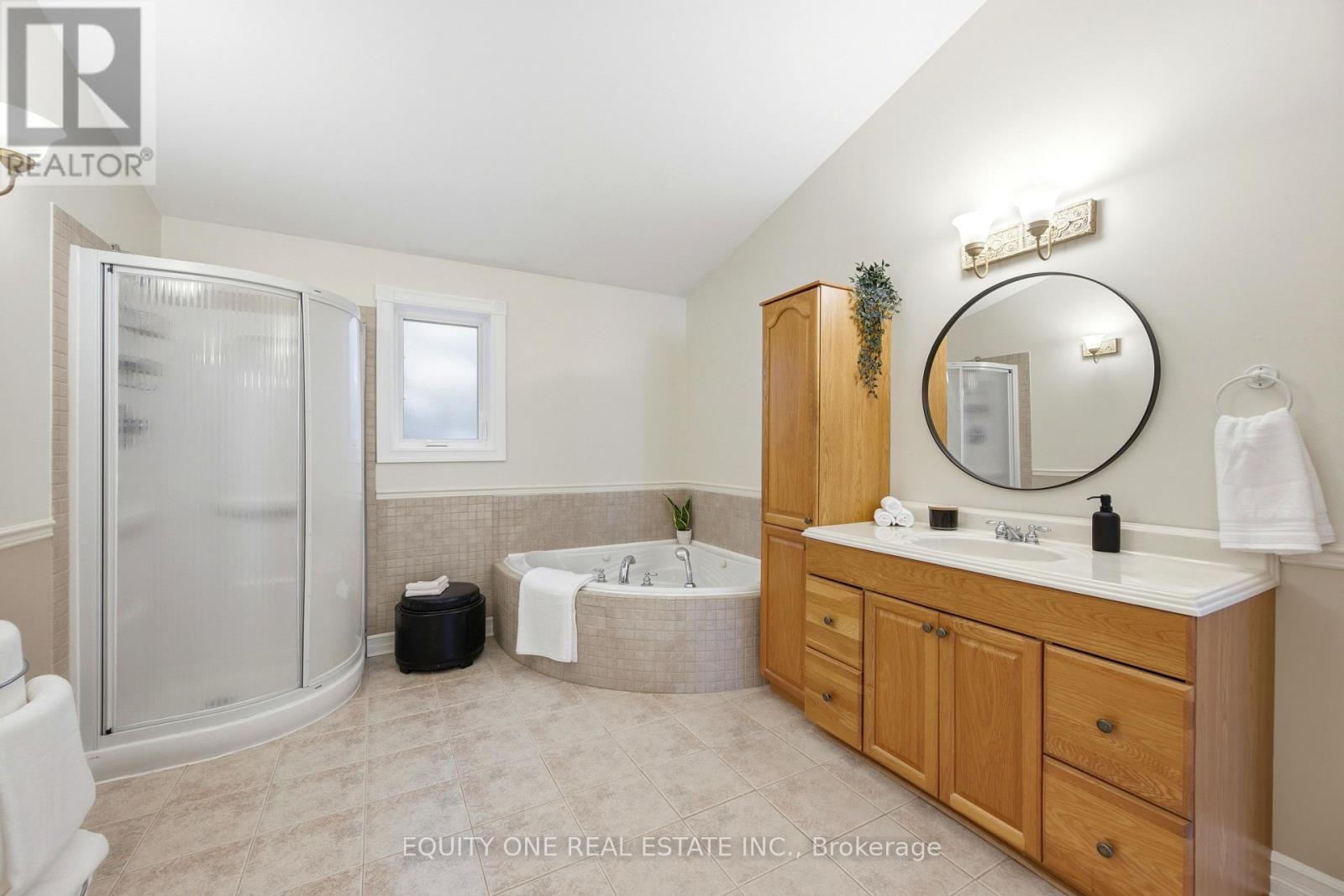 17 Savage Drive, Ottawa, ON - Indoor Photo Showing Bathroom