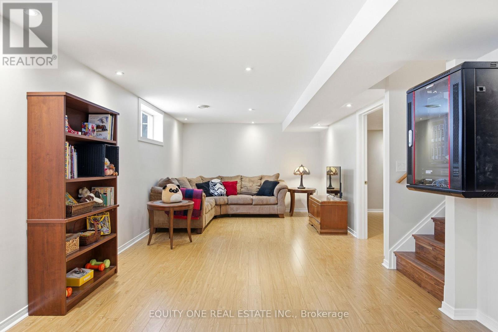 17 Savage Drive, Ottawa, ON - Indoor