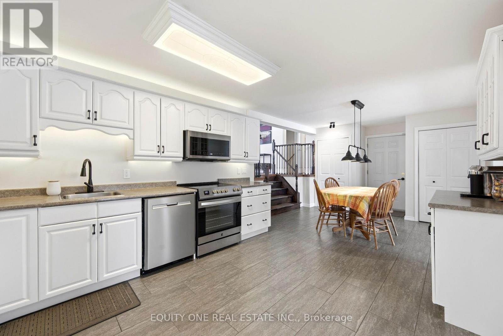 17 Savage Drive, Ottawa, ON - Indoor Photo Showing Kitchen With Stainless Steel Kitchen