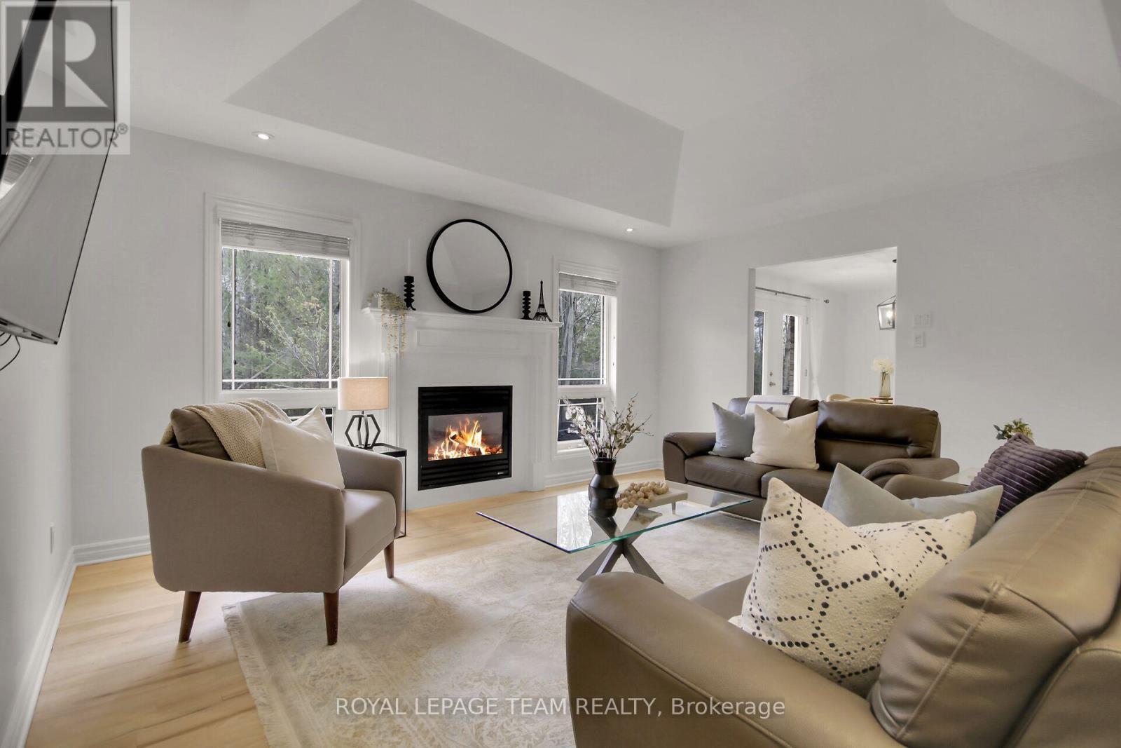 5719 Stuewe Drive, Ottawa, ON - Indoor Photo Showing Living Room With Fireplace