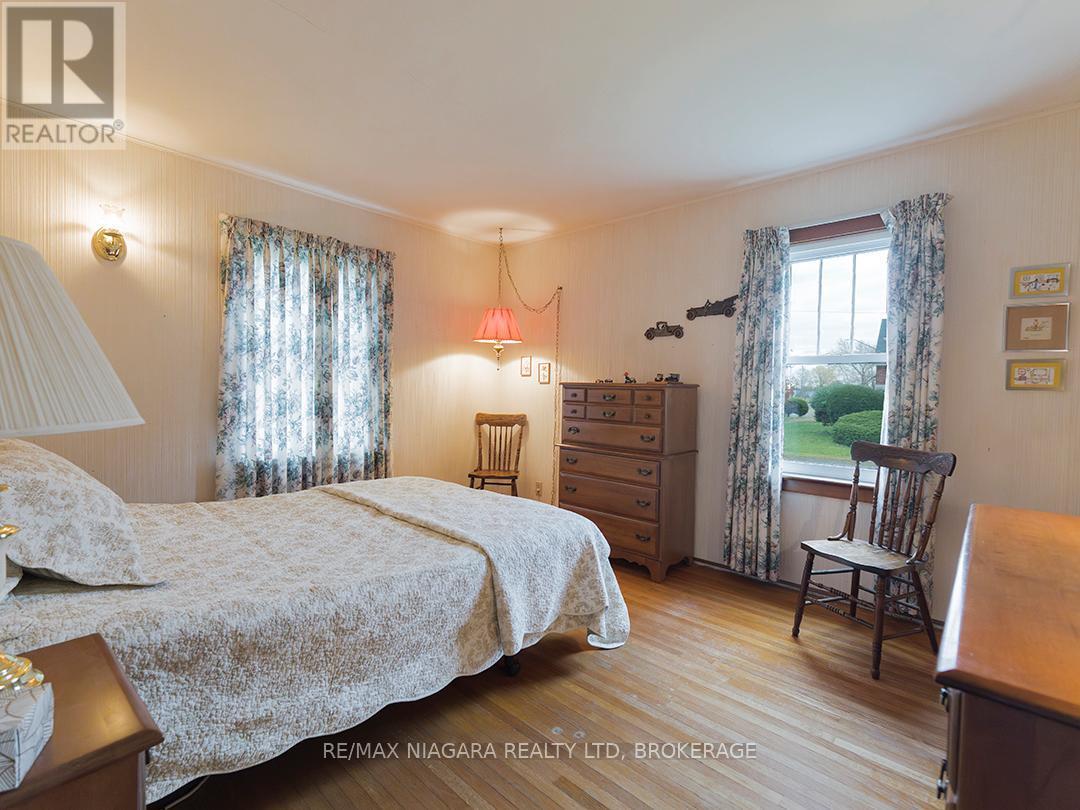 3393 Hwy 3 Road E, Port Colborne (Sherkston), ON - Indoor Photo Showing Bedroom