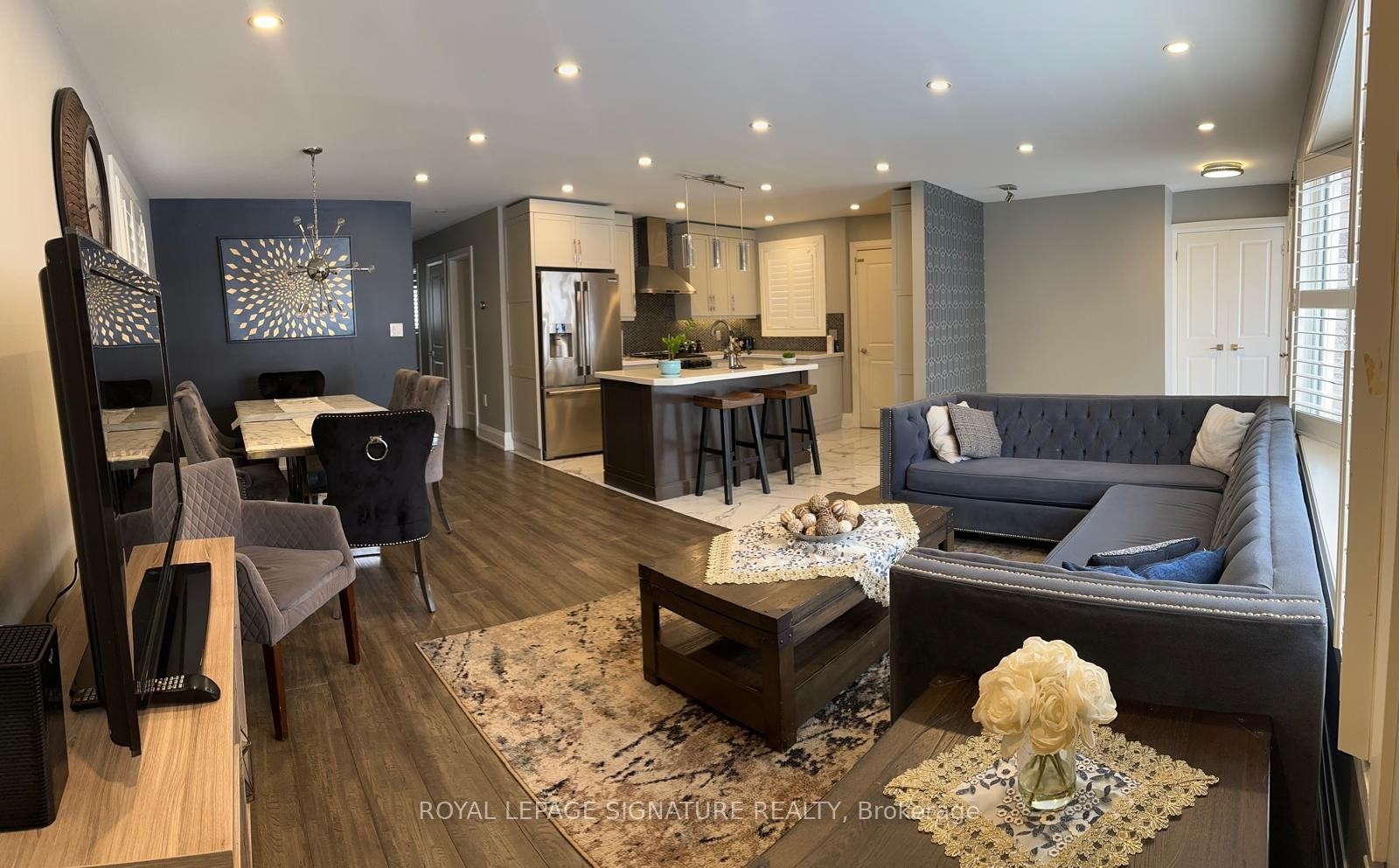 890 Maple Avenue, Milton, ON - Indoor Photo Showing Living Room