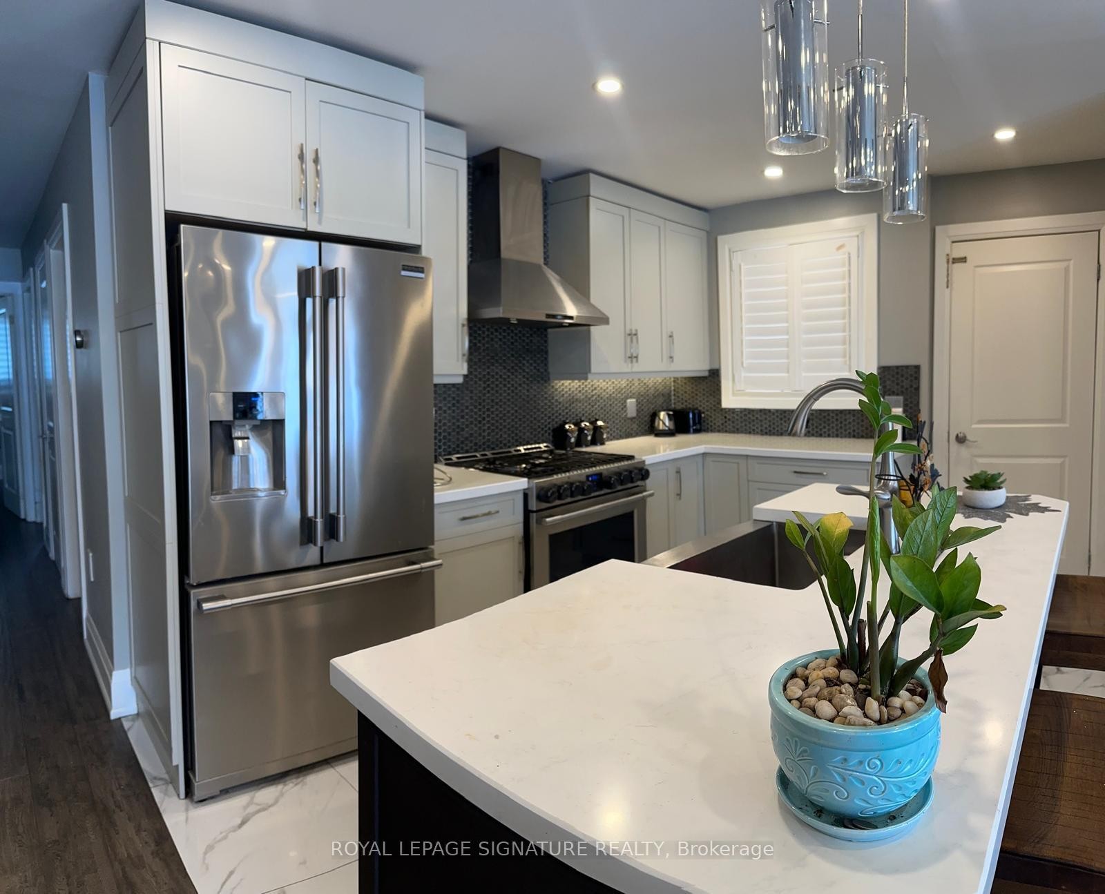 890 Maple Avenue, Milton, ON - Indoor Photo Showing Kitchen With Stainless Steel Kitchen With Upgraded Kitchen