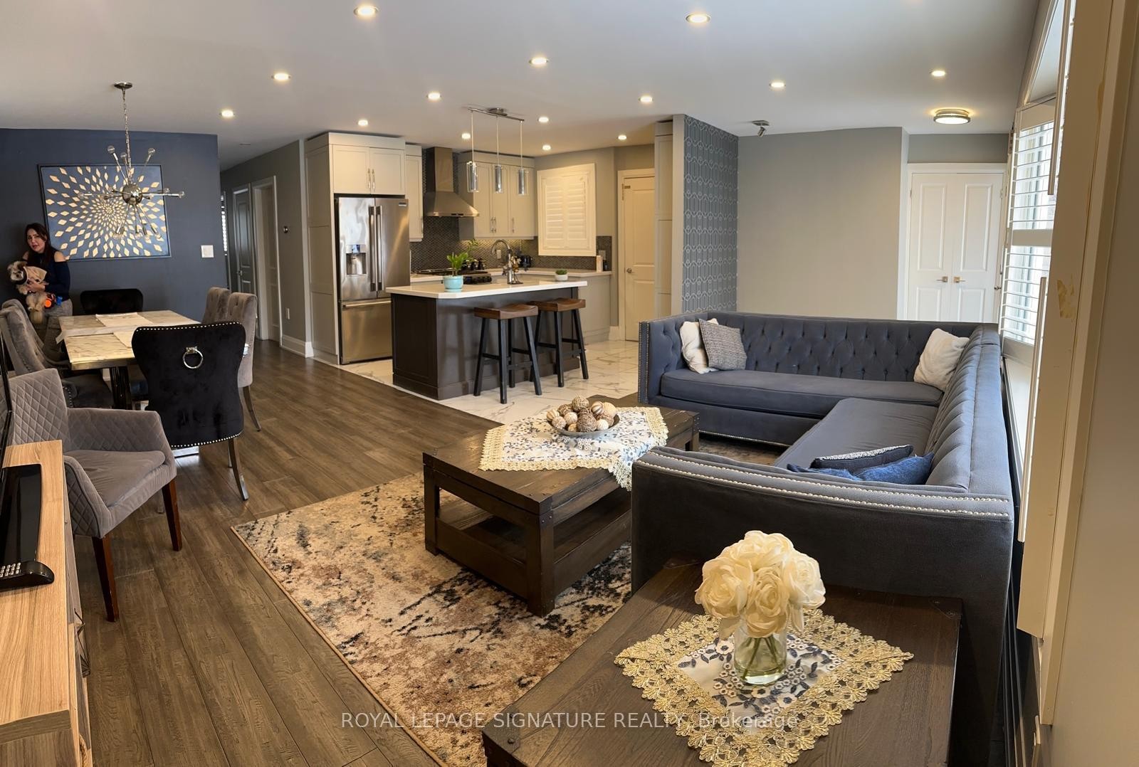 890 Maple Avenue, Milton, ON - Indoor Photo Showing Living Room
