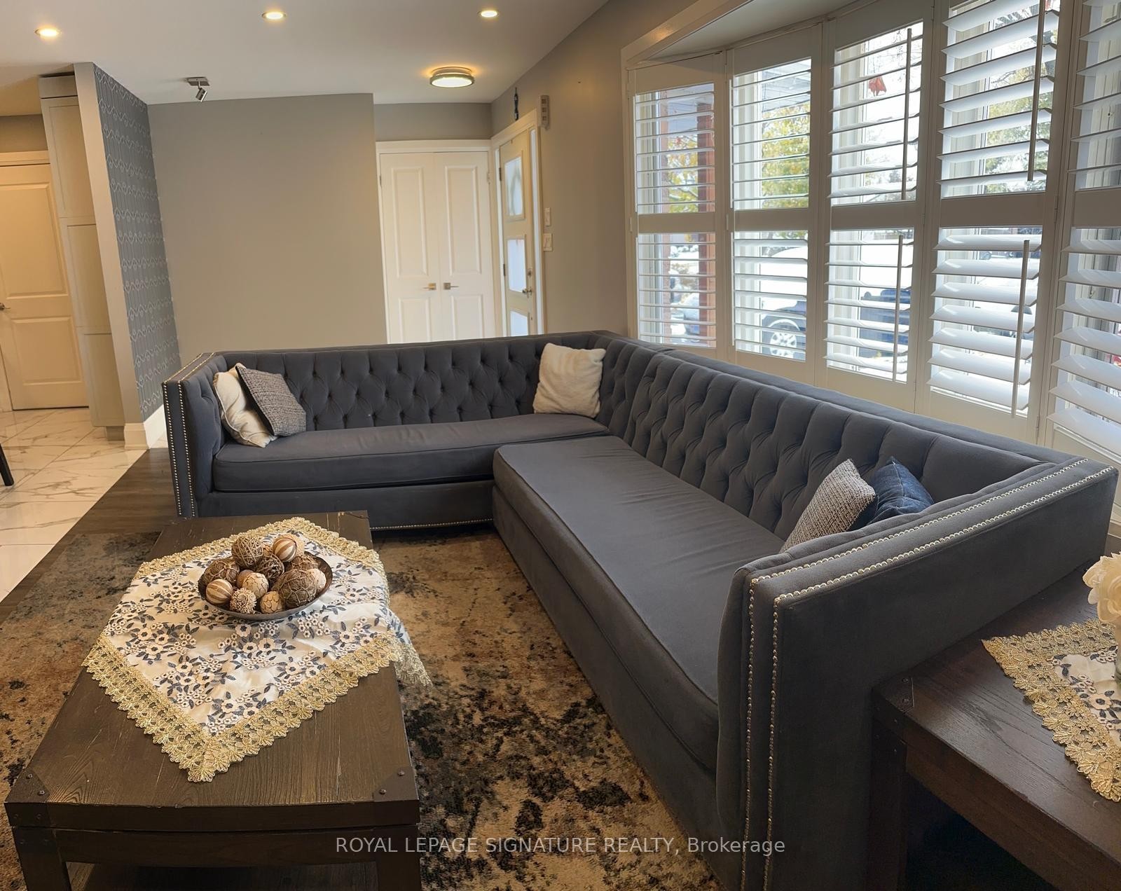 890 Maple Avenue, Milton, ON - Indoor Photo Showing Living Room