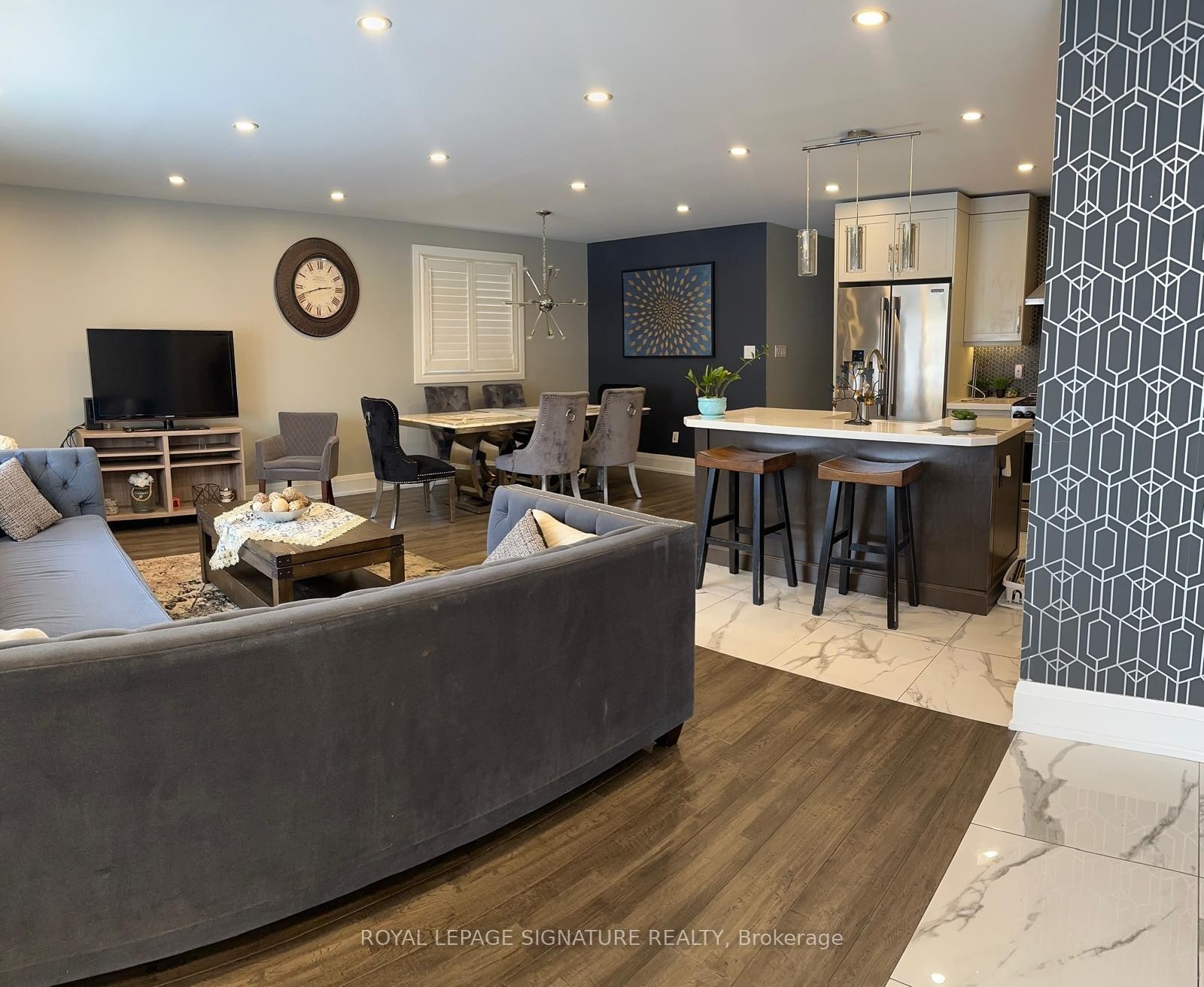 890 Maple Avenue, Milton, ON - Indoor Photo Showing Living Room