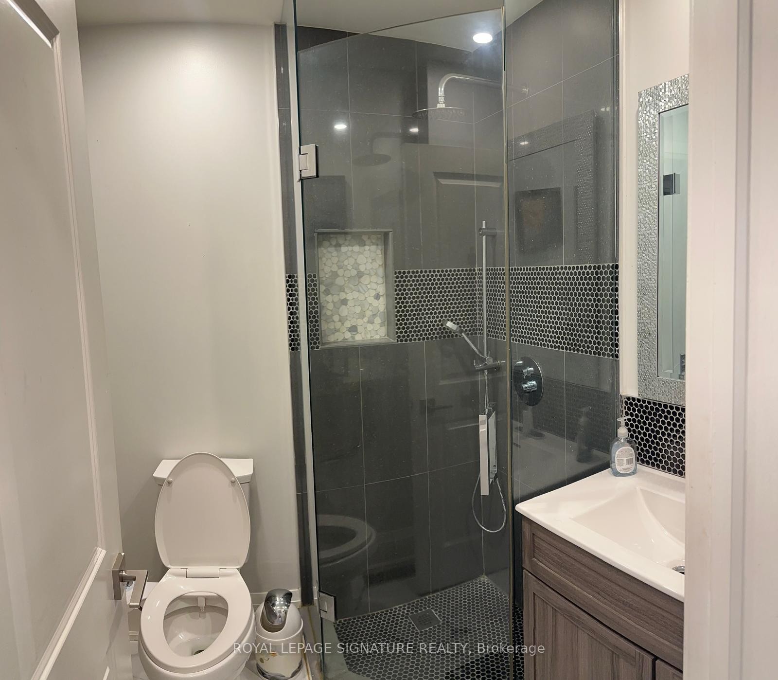890 Maple Avenue, Milton, ON - Indoor Photo Showing Bathroom