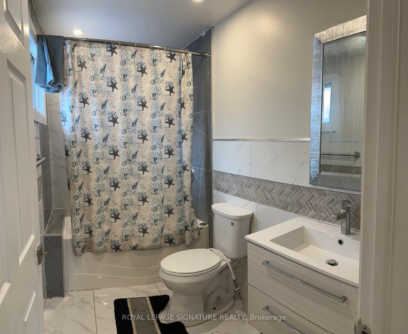 890 Maple Avenue, Milton, ON - Indoor Photo Showing Bathroom