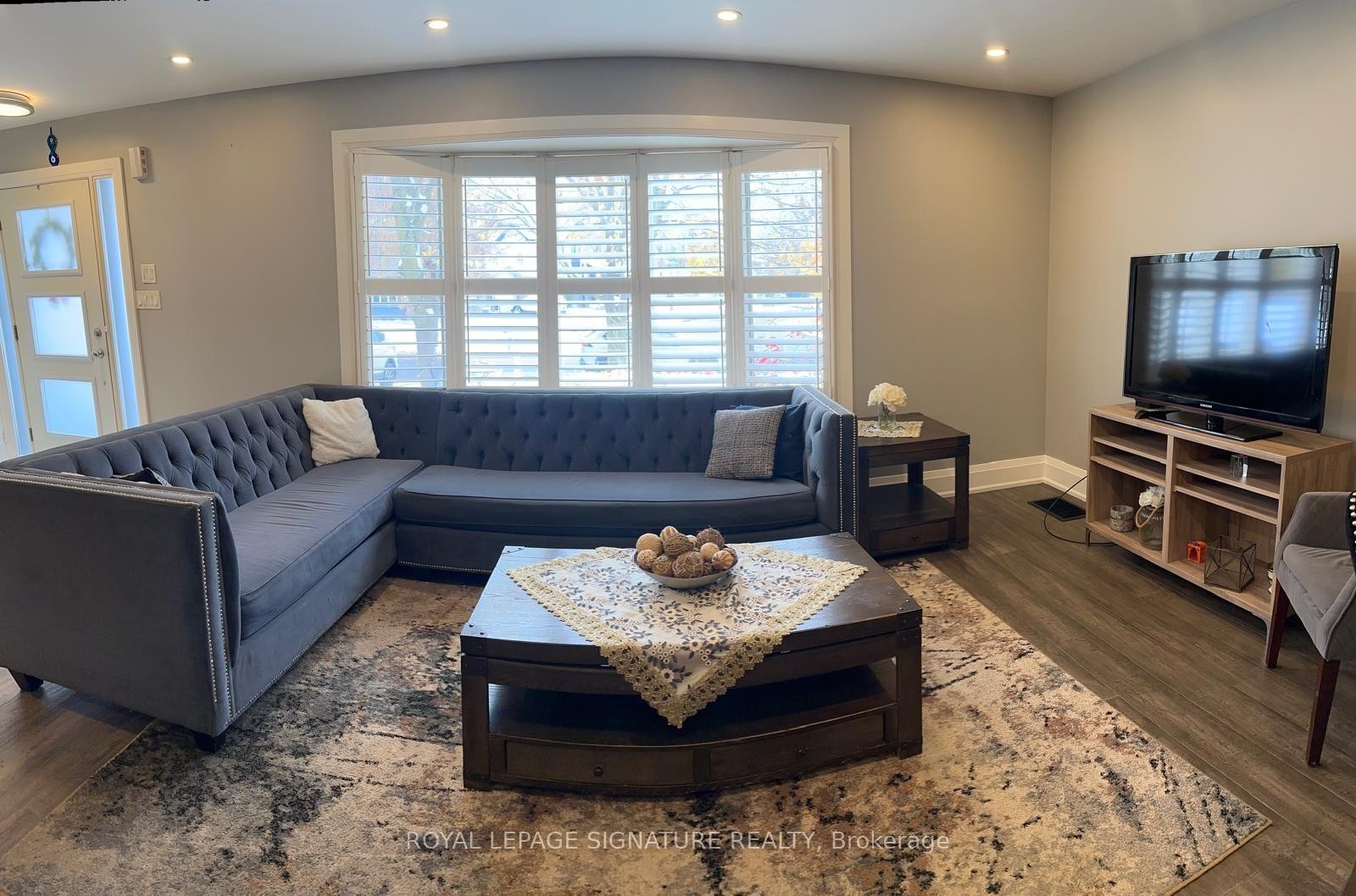 890 Maple Avenue, Milton, ON - Indoor Photo Showing Living Room