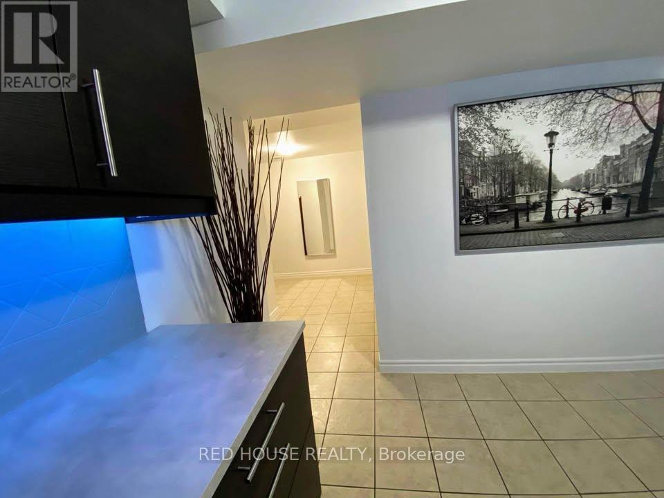518 Meadows Boulevard, Mississauga, ON - Indoor Photo Showing Other Room