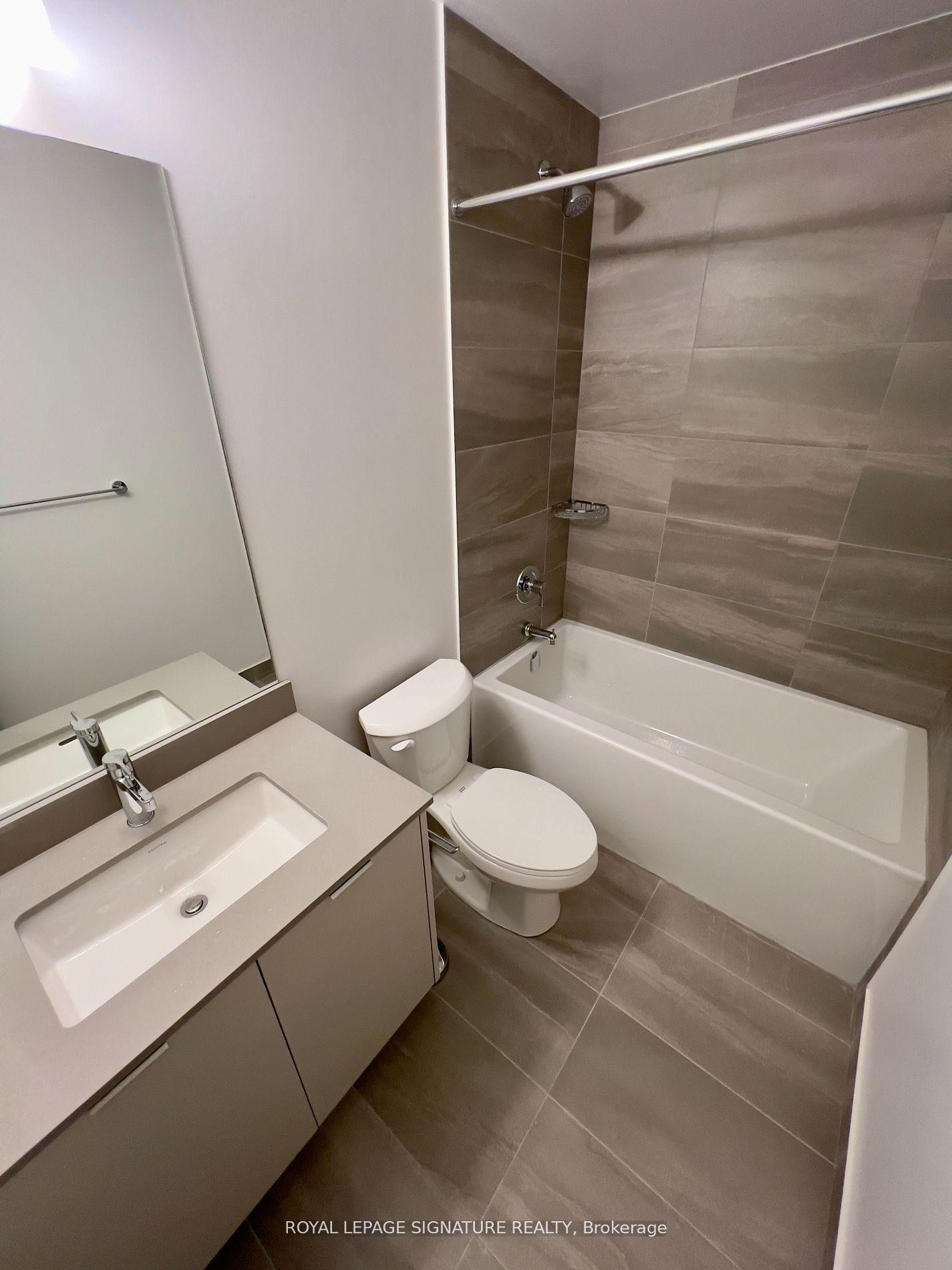 1407-202 Burnhamthorpe Road E, Mississauga, ON - Indoor Photo Showing Bathroom