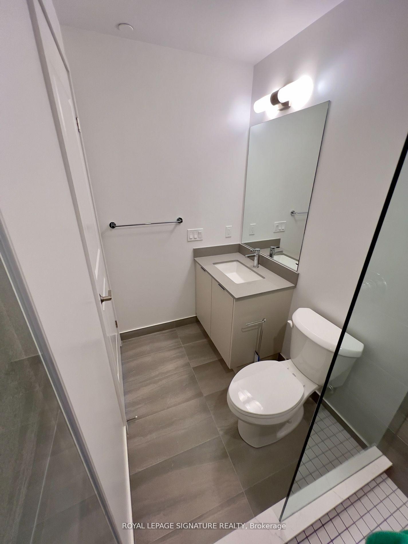 1407-202 Burnhamthorpe Road E, Mississauga, ON - Indoor Photo Showing Bathroom