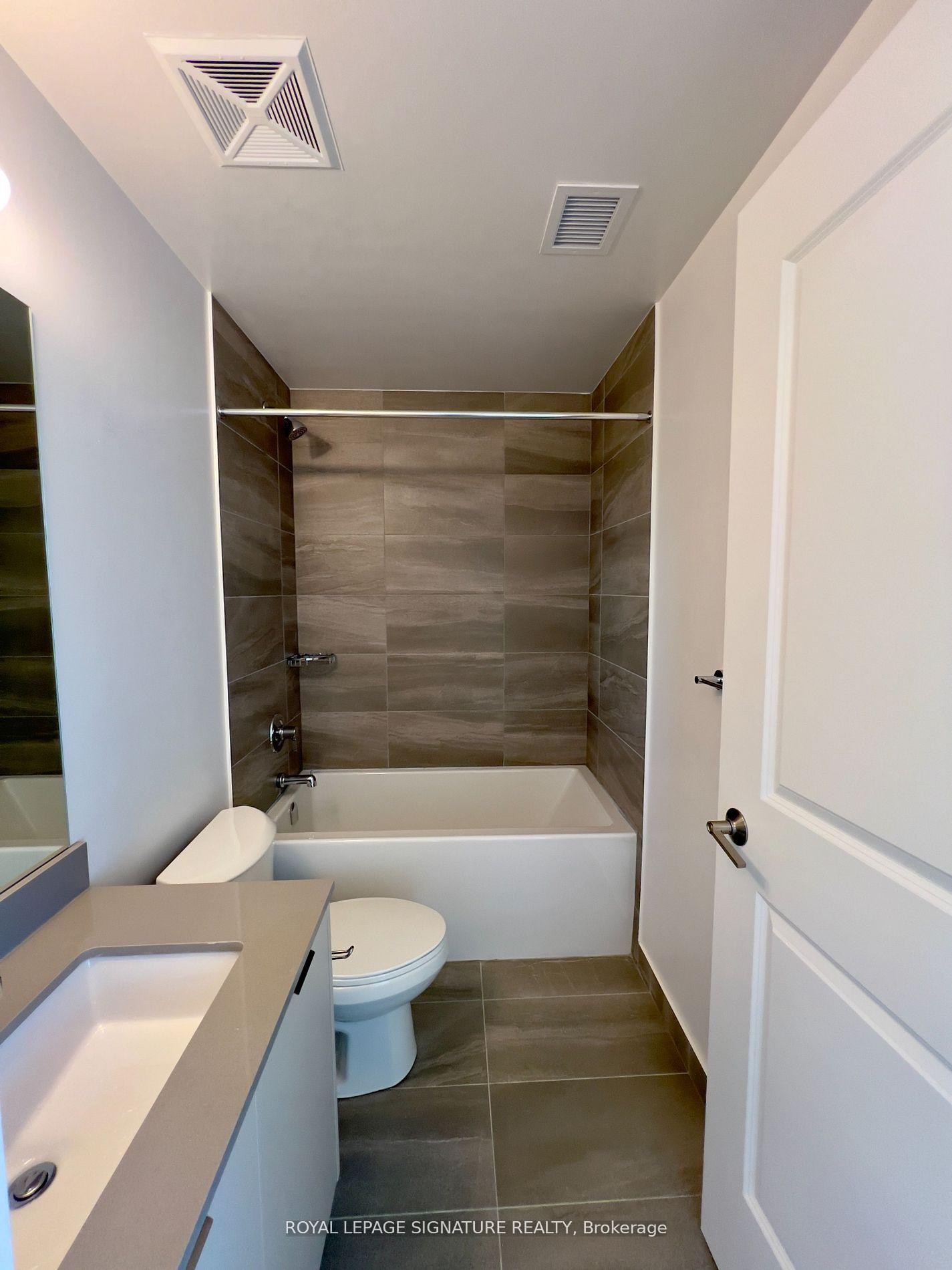 1407-202 Burnhamthorpe Road E, Mississauga, ON - Indoor Photo Showing Bathroom