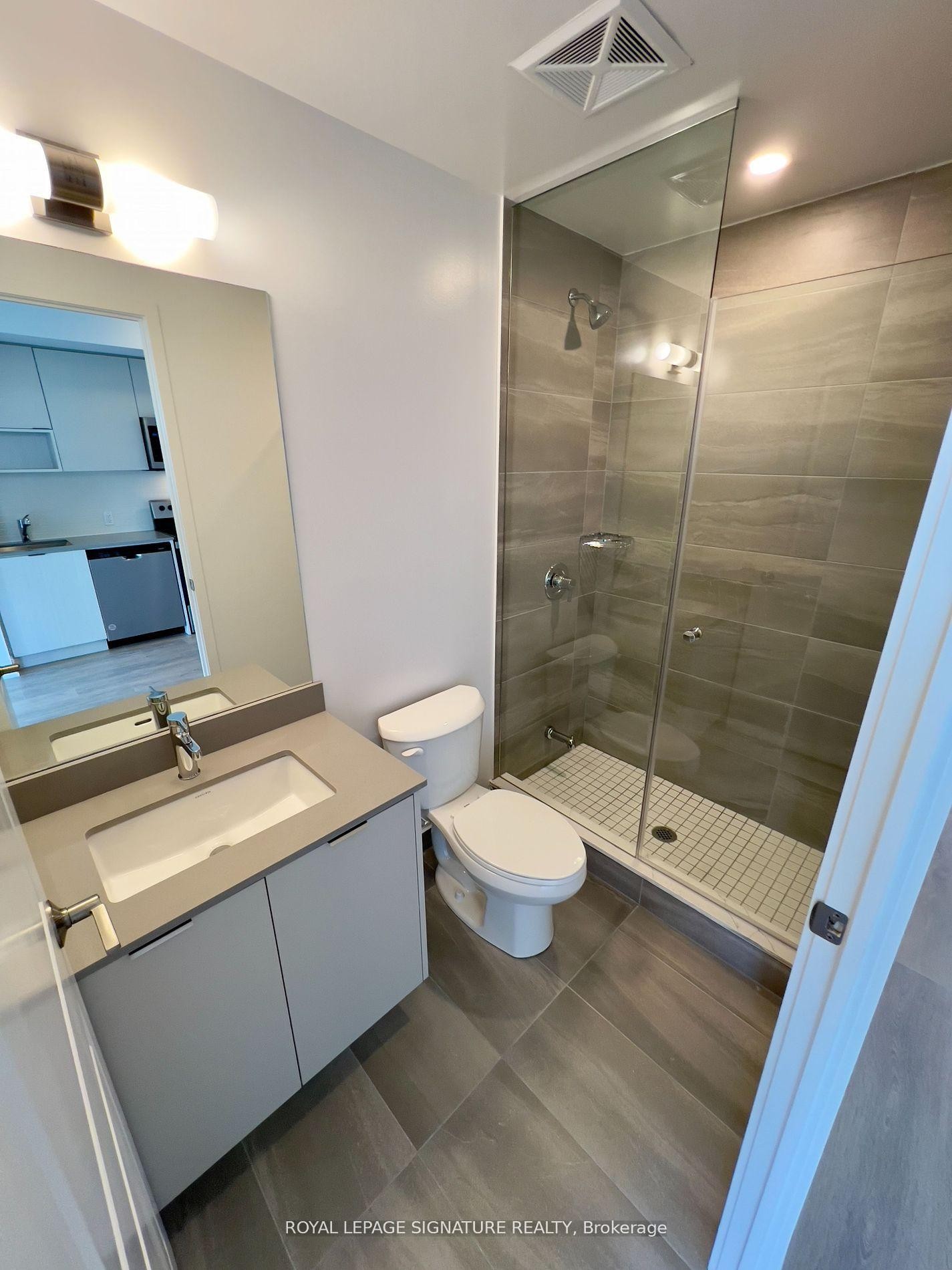 1407-202 Burnhamthorpe Road E, Mississauga, ON - Indoor Photo Showing Bathroom