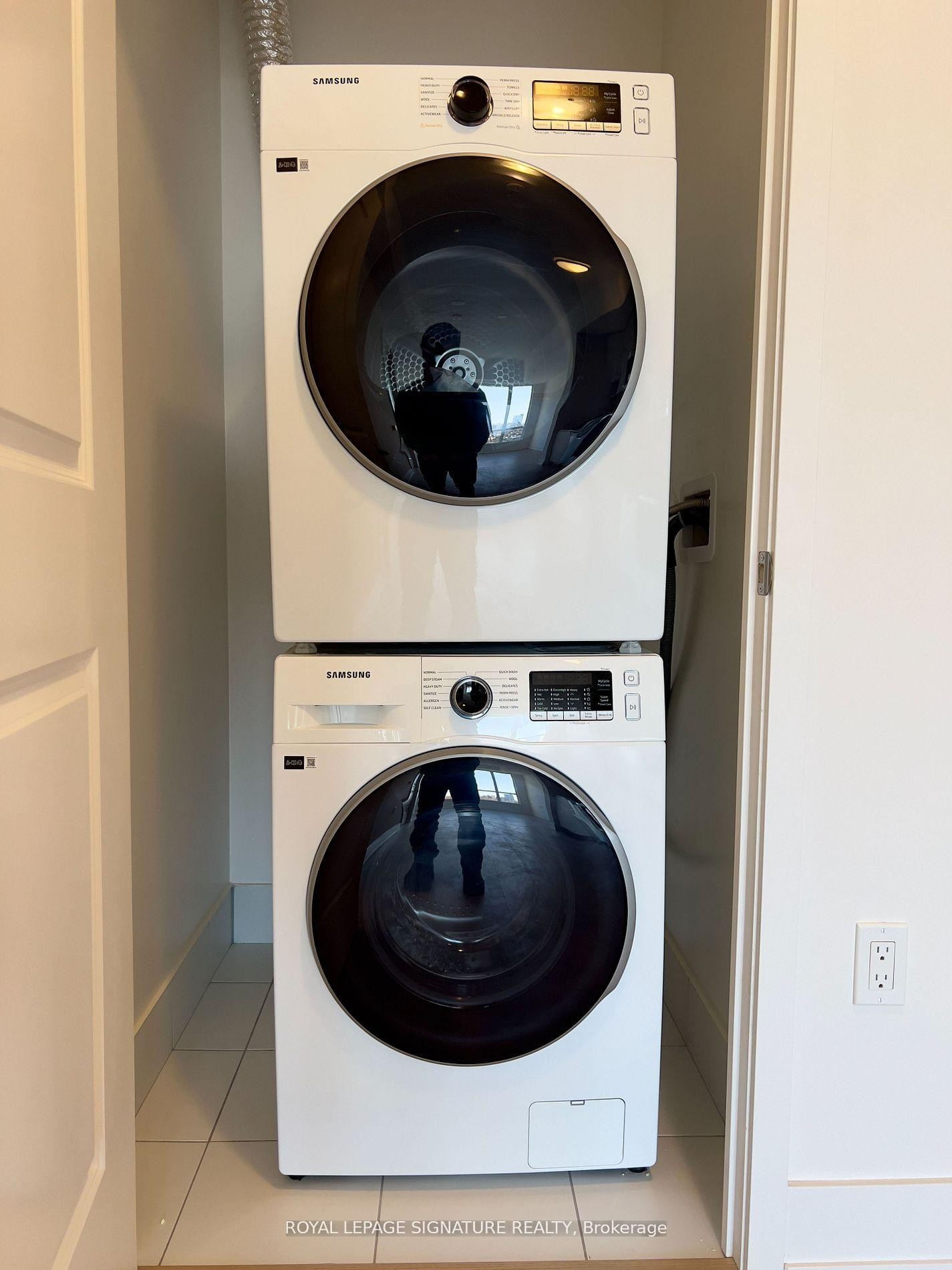 1407-202 Burnhamthorpe Road E, Mississauga, ON - Indoor Photo Showing Laundry Room