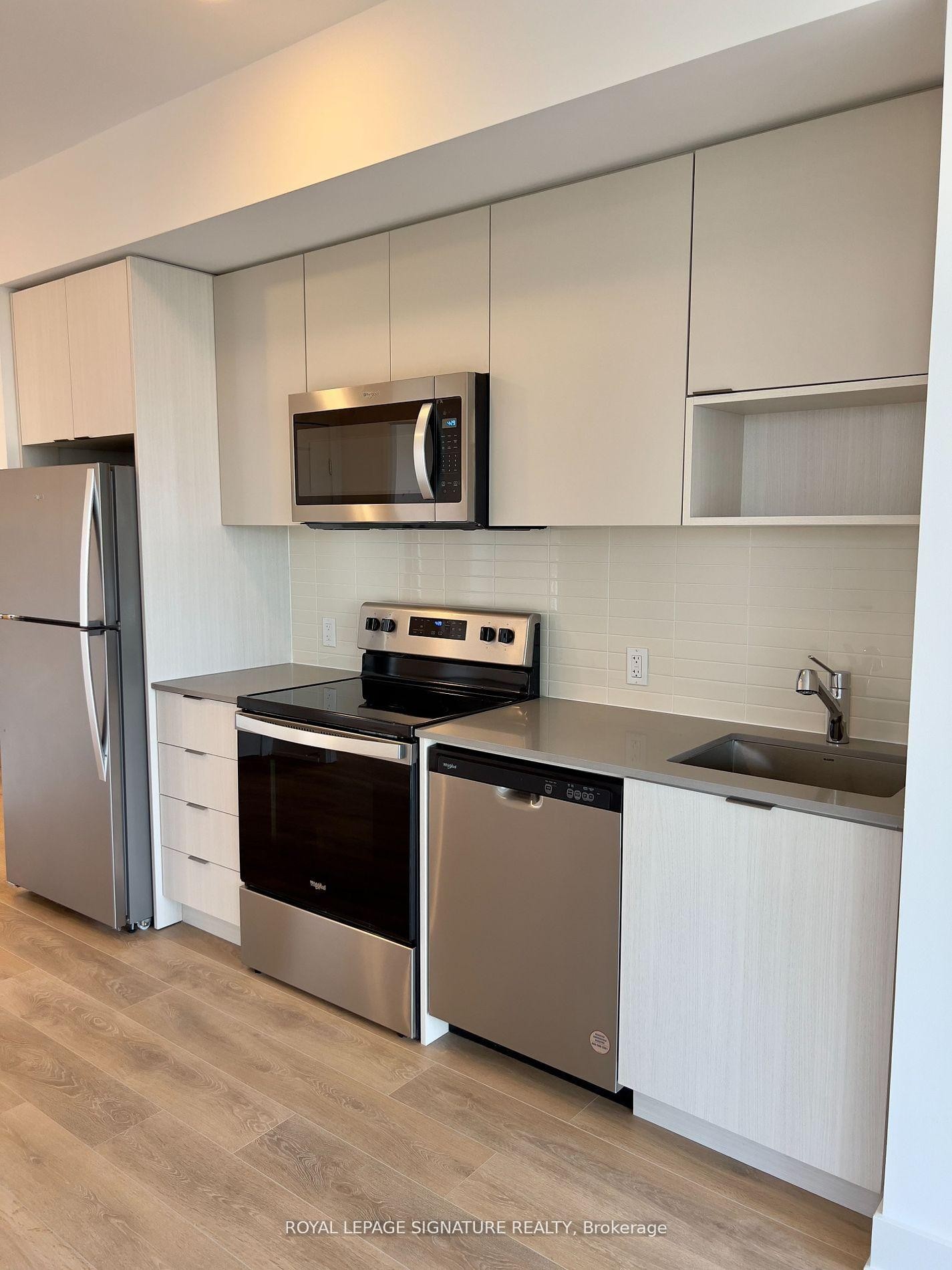 1407-202 Burnhamthorpe Road E, Mississauga, ON - Indoor Photo Showing Kitchen