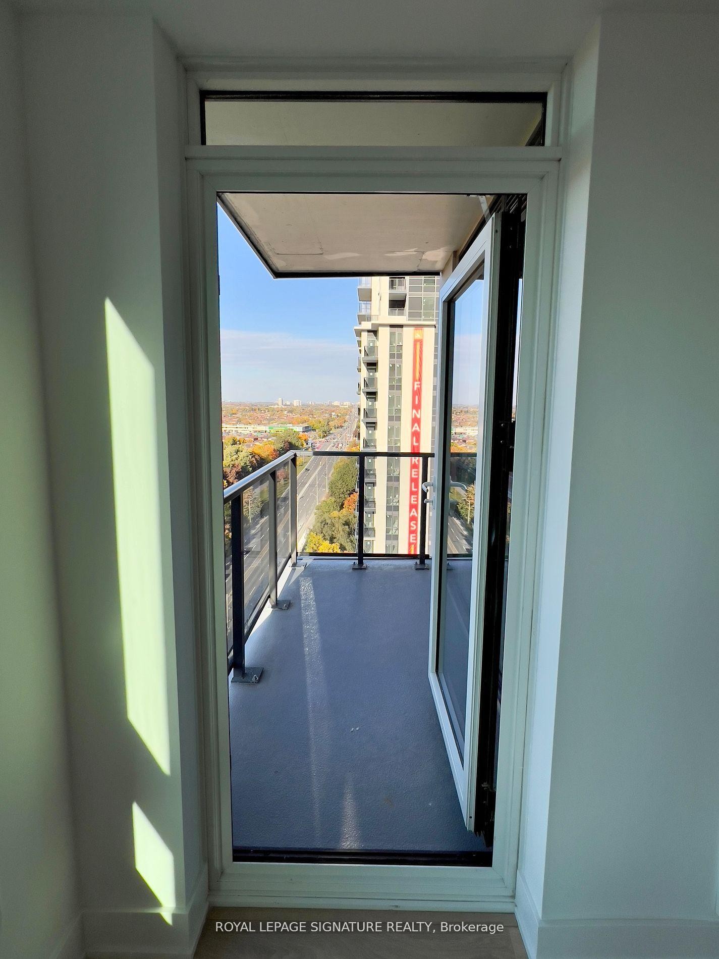 1407-202 Burnhamthorpe Road E, Mississauga, ON - Outdoor With Balcony With Exterior