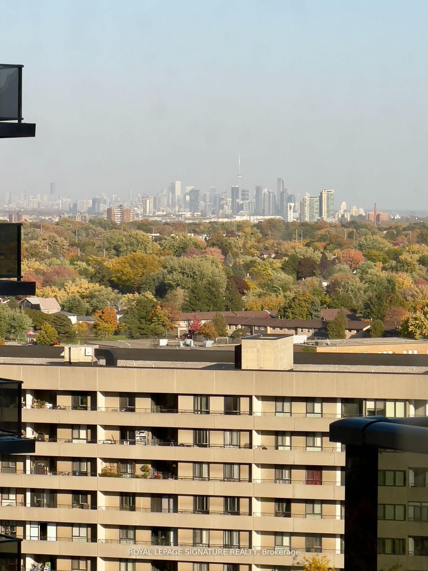 1407-202 Burnhamthorpe Road E, Mississauga, ON - Outdoor