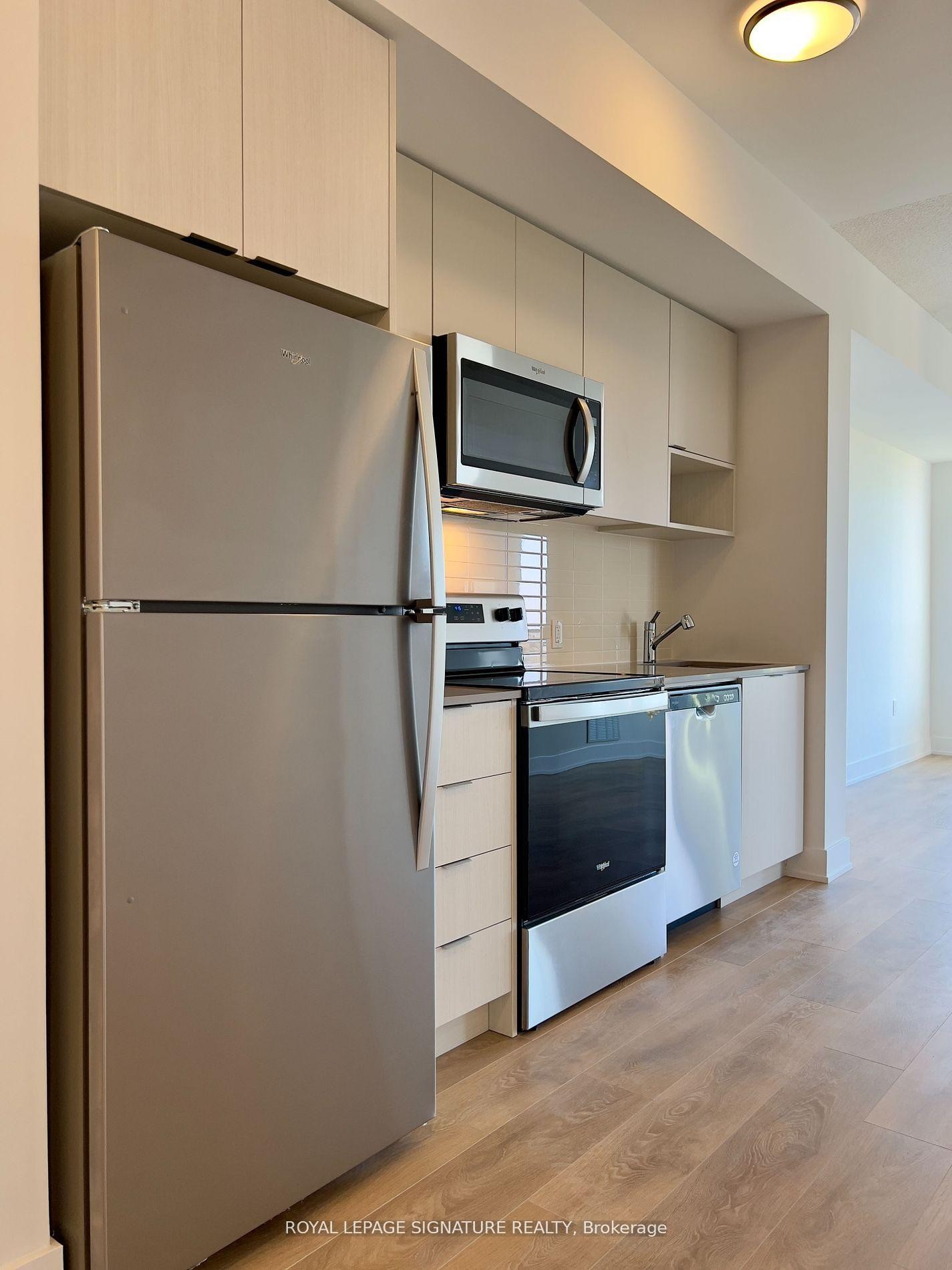 1407-202 Burnhamthorpe Road E, Mississauga, ON - Indoor Photo Showing Kitchen