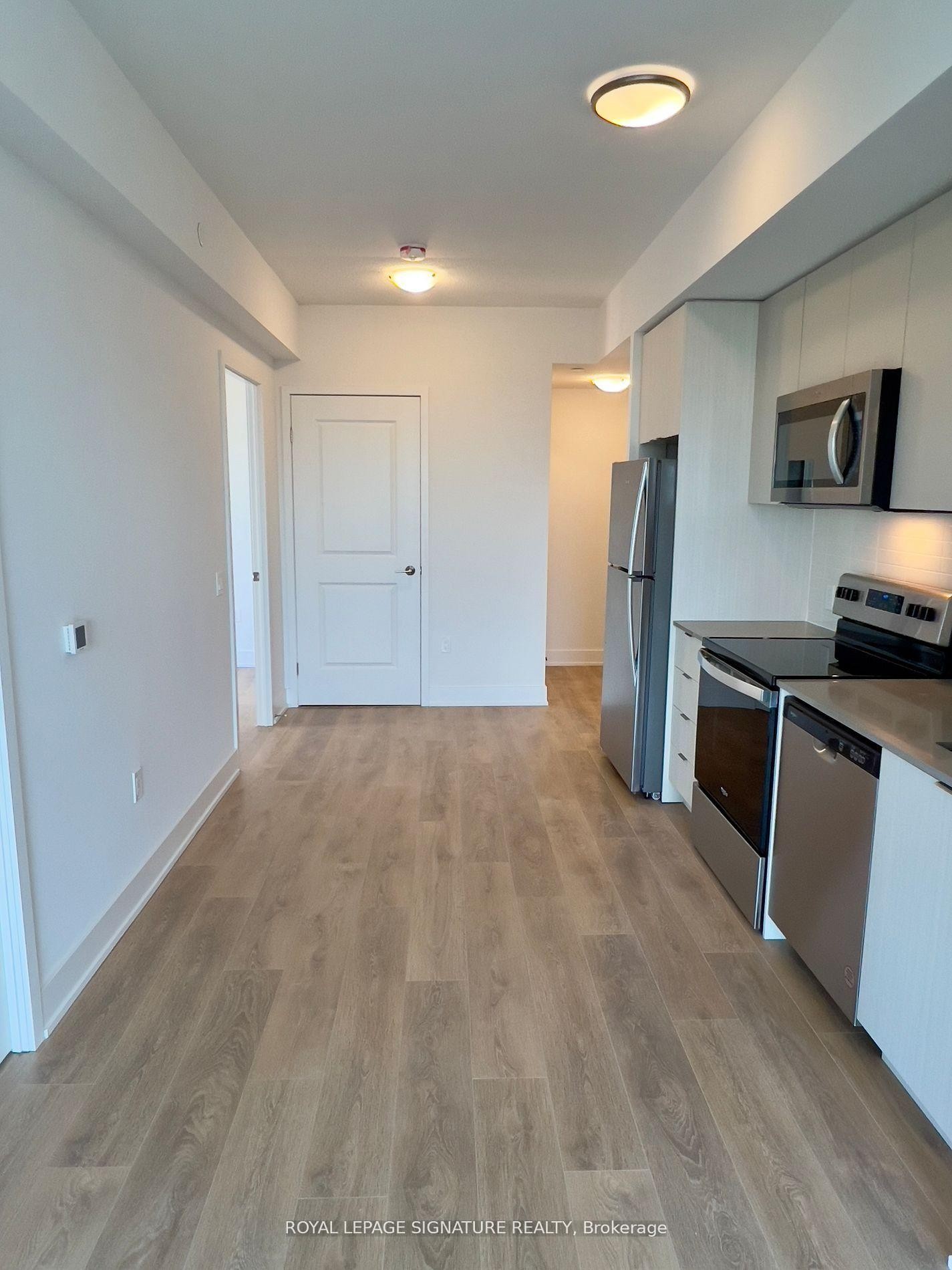 1407-202 Burnhamthorpe Road E, Mississauga, ON - Indoor Photo Showing Kitchen