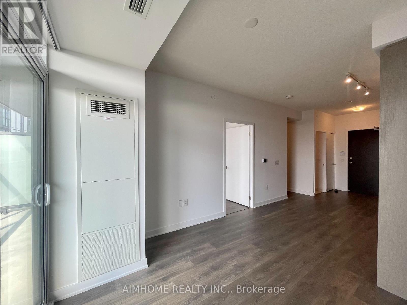 605 - 60 Honeycrisp Crescent, Vaughan, ON - Indoor Photo Showing Other Room