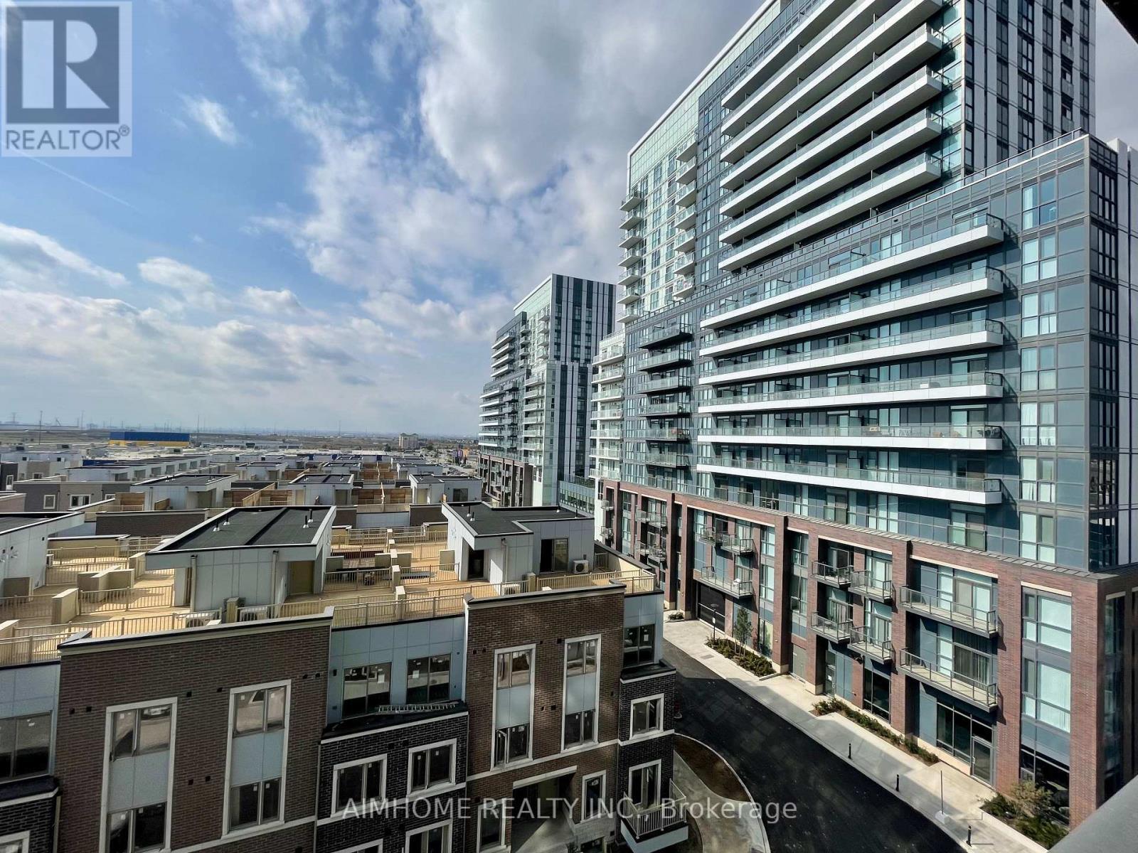 605 - 60 Honeycrisp Crescent, Vaughan, ON - Outdoor With Balcony