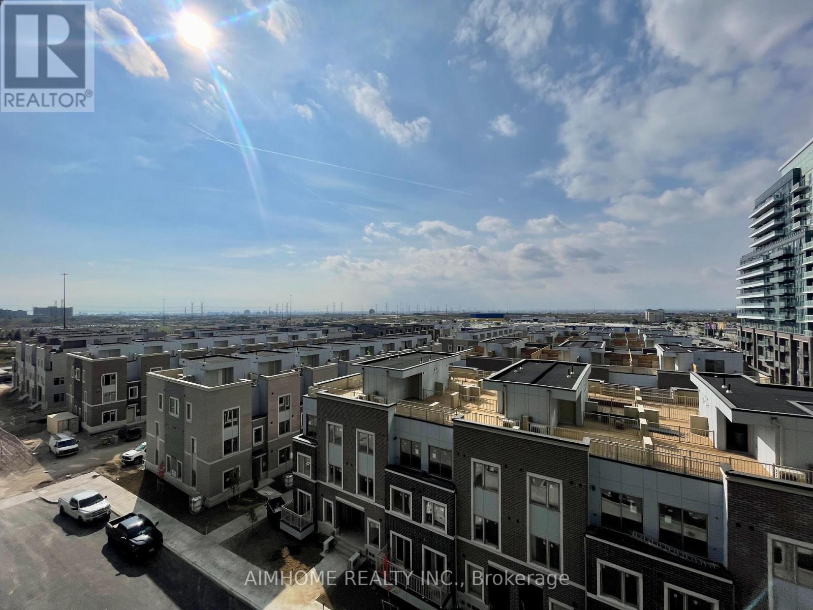 605 - 60 Honeycrisp Crescent, Vaughan, ON - Outdoor With View