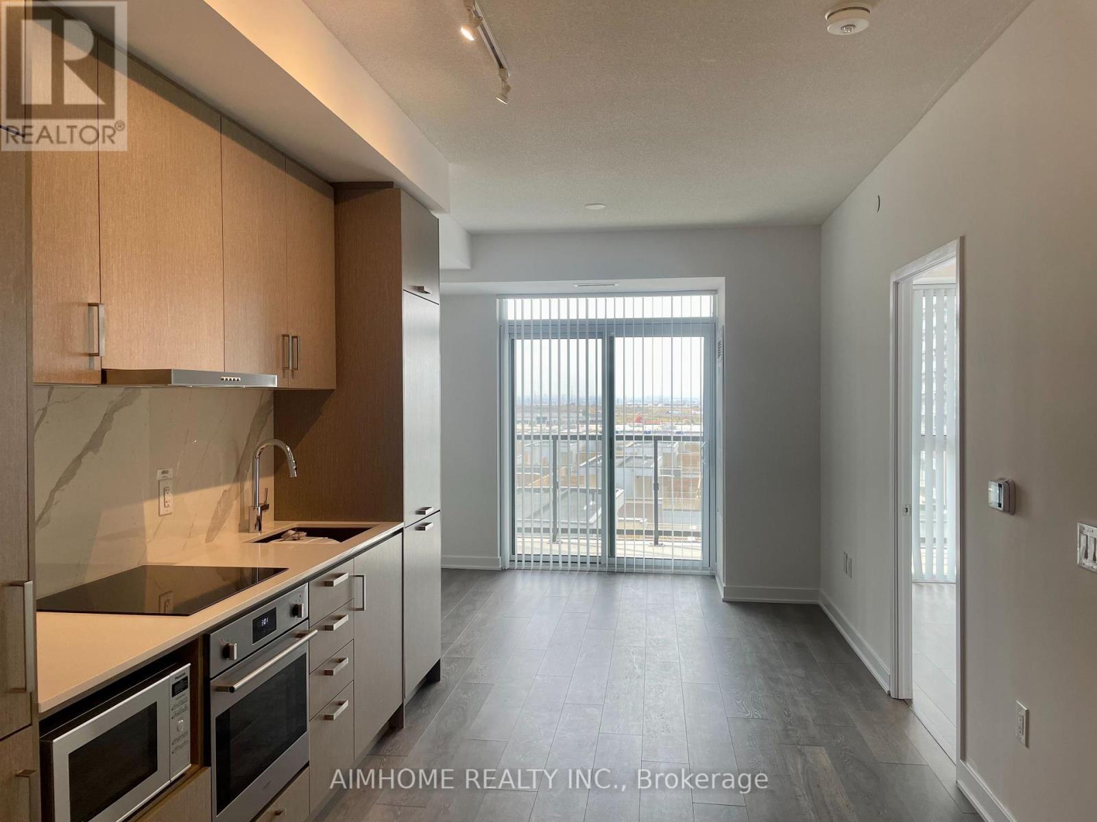 605 - 60 Honeycrisp Crescent, Vaughan, ON - Indoor Photo Showing Kitchen