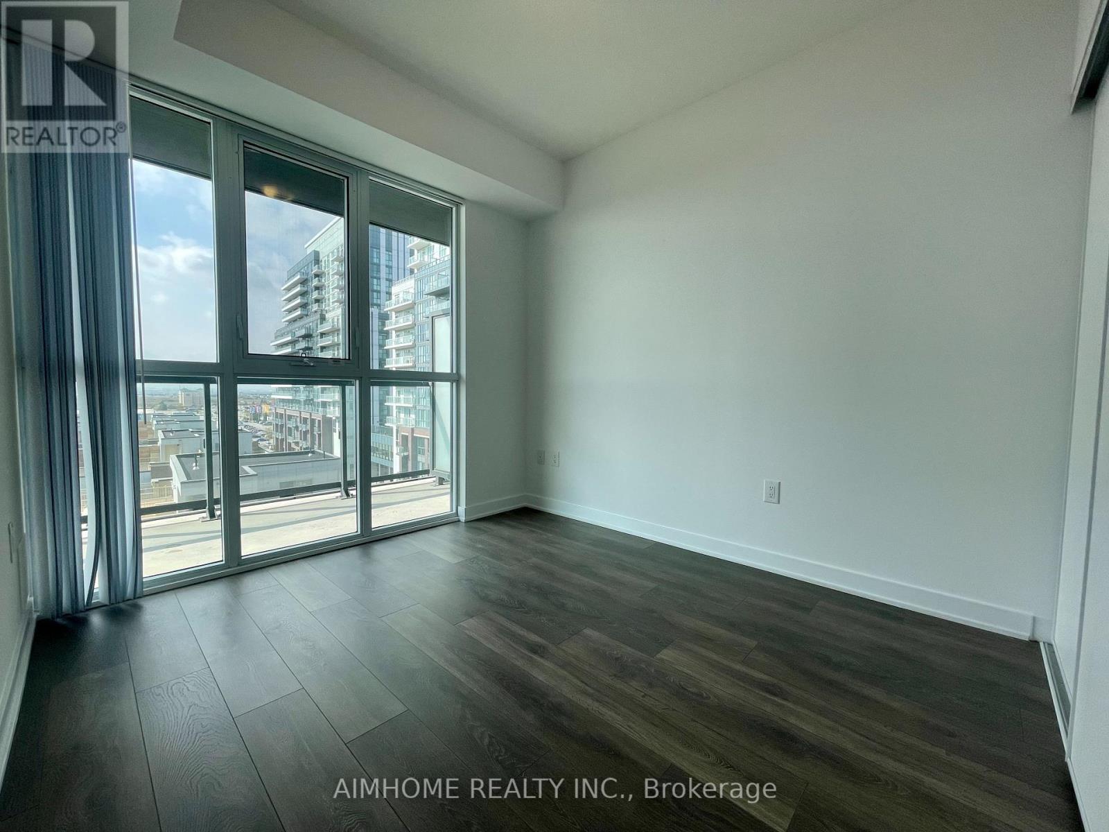 605 - 60 Honeycrisp Crescent, Vaughan, ON - Indoor Photo Showing Other Room