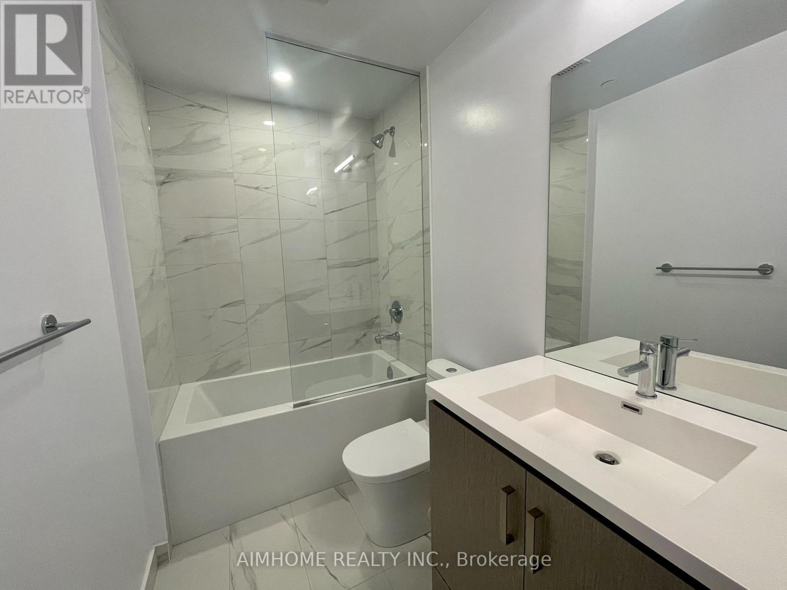 605 - 60 Honeycrisp Crescent, Vaughan, ON - Indoor Photo Showing Bathroom