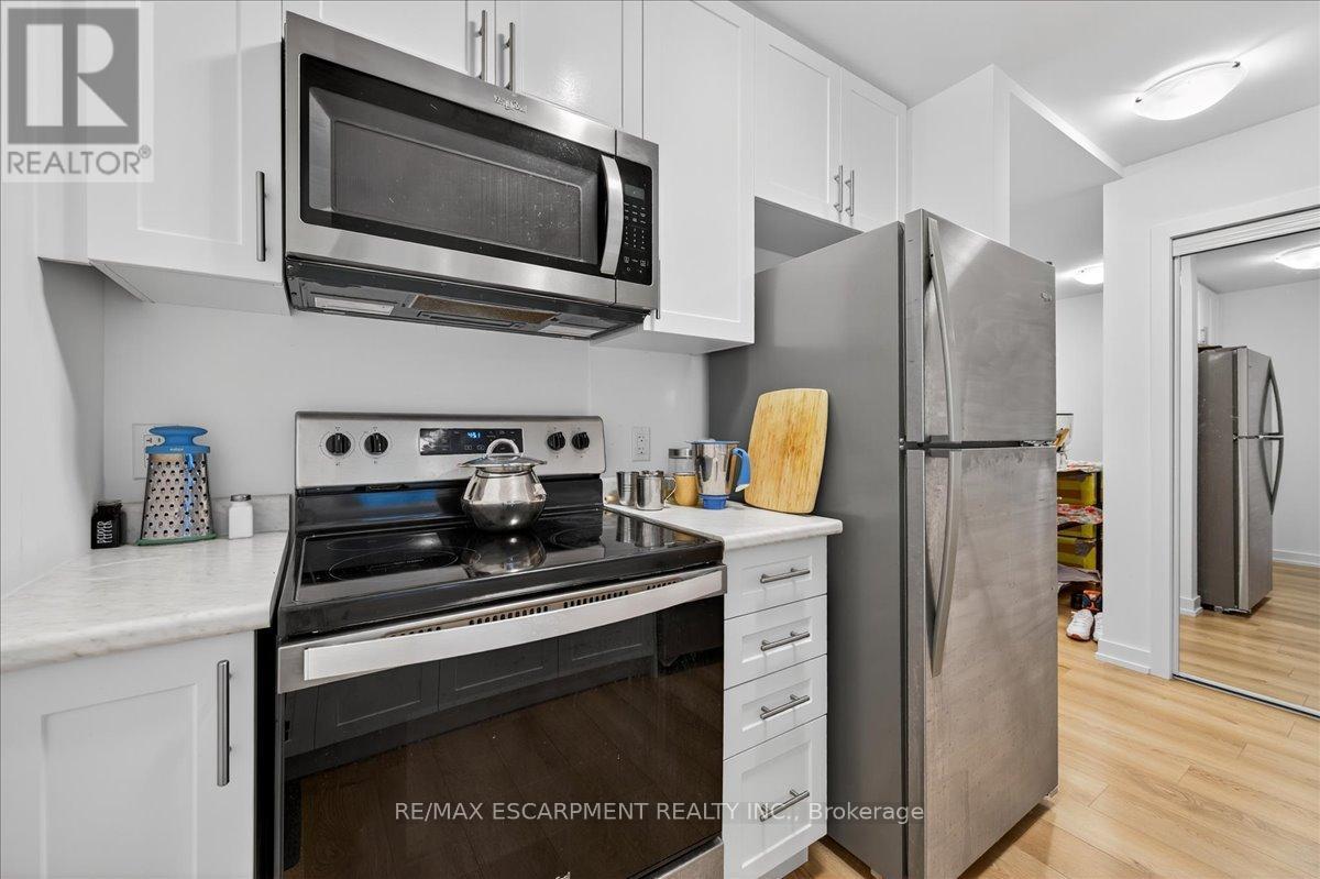 428 - 470 Dundas Street E, Hamilton, ON - Indoor Photo Showing Kitchen