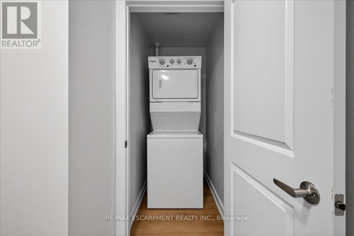 428 - 470 Dundas Street E, Hamilton, ON - Indoor Photo Showing Laundry Room